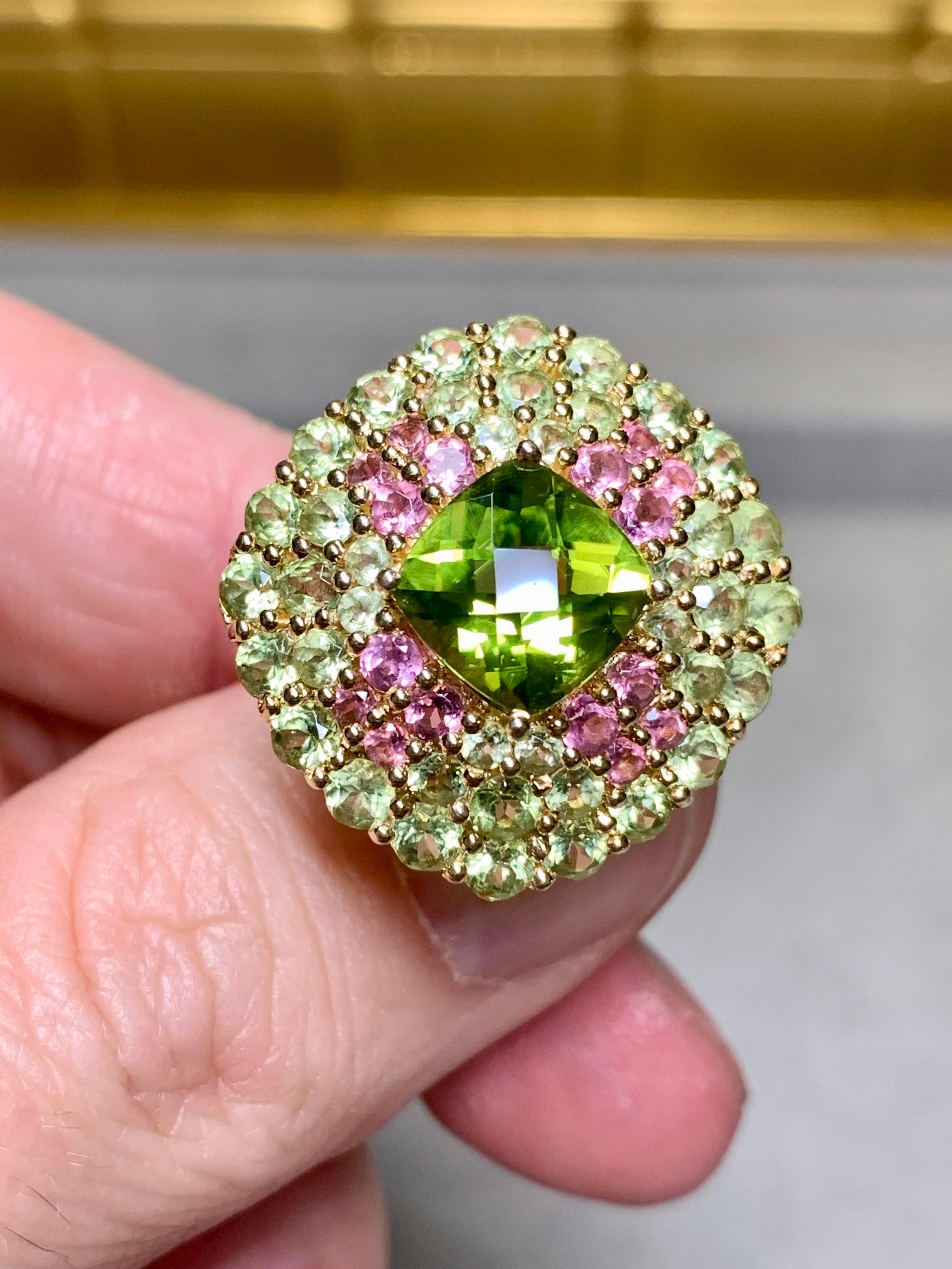 14K Yellow Gold Cushion Shaped Peridot Tourmaline Large Cocktail Ring Sz 7 In Good Condition For Sale In Winter Springs, FL