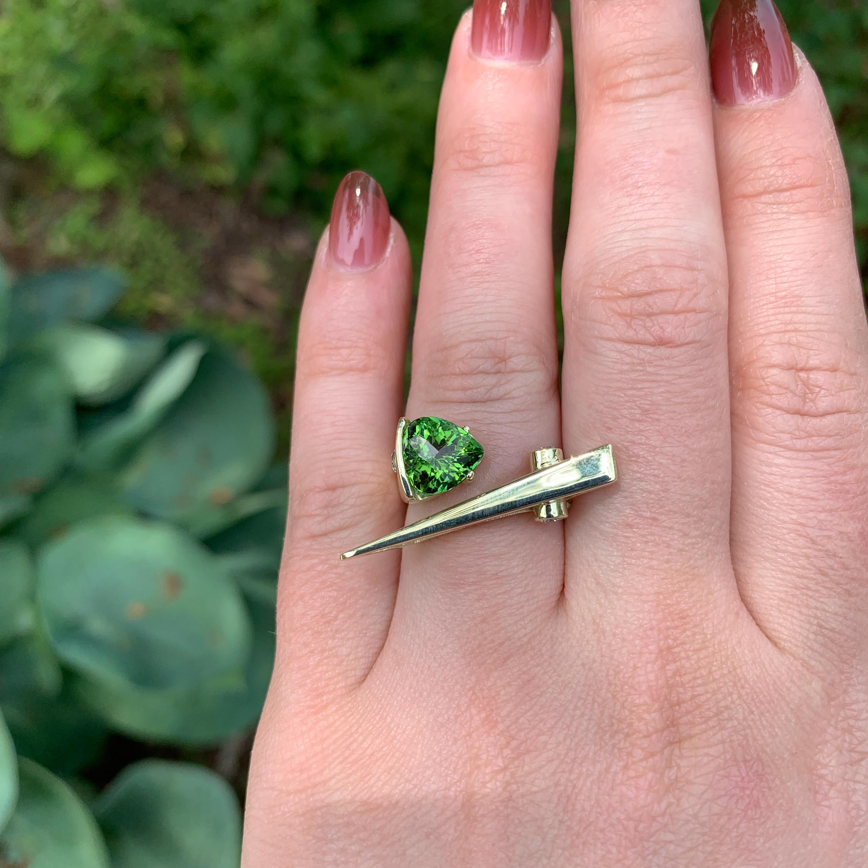Modernistischer Peridot- und Diamantring aus 14 Karat Gelbgold von Harry Roa im Angebot 5