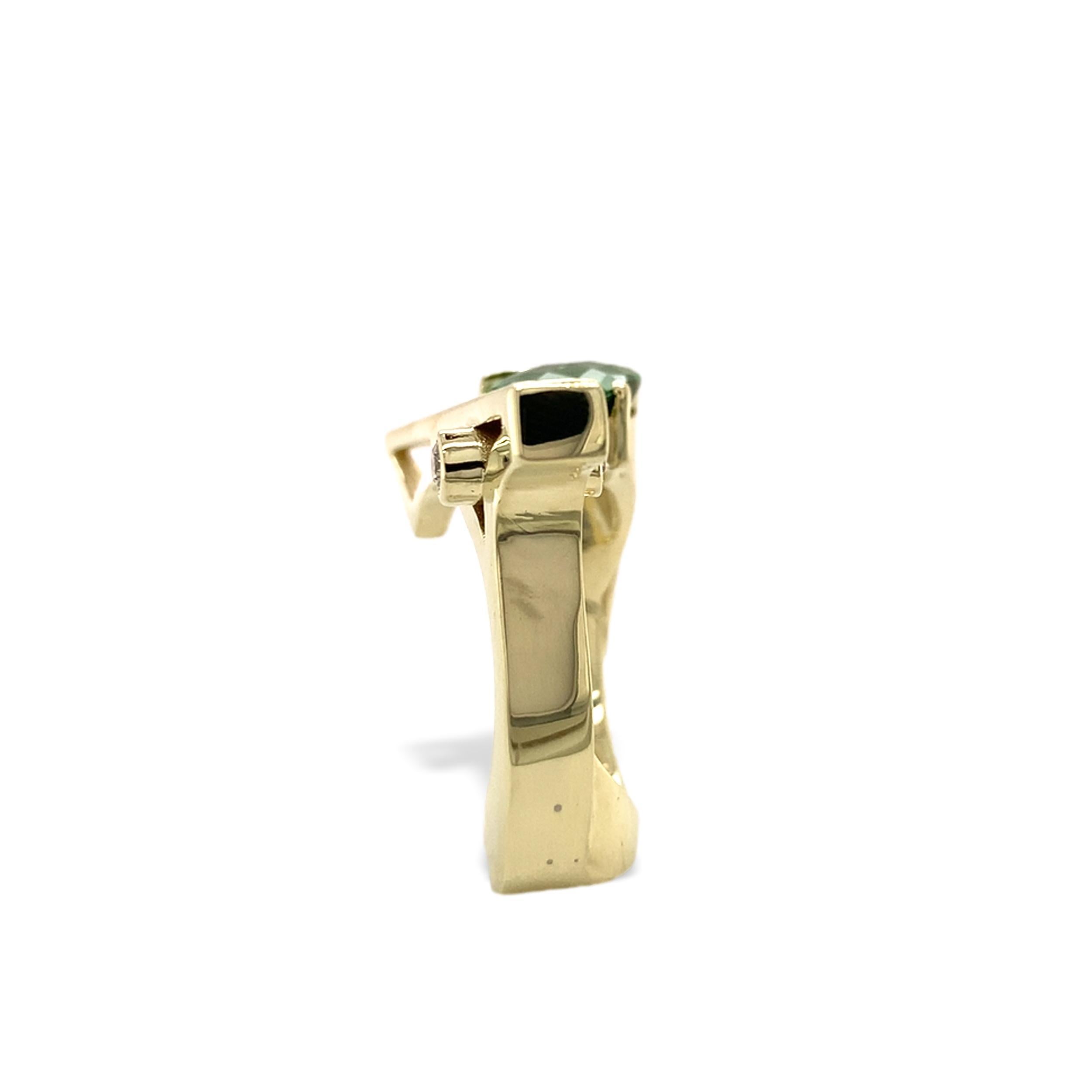 Modernistischer Peridot- und Diamantring aus 14 Karat Gelbgold von Harry Roa (Trillionschliff) im Angebot