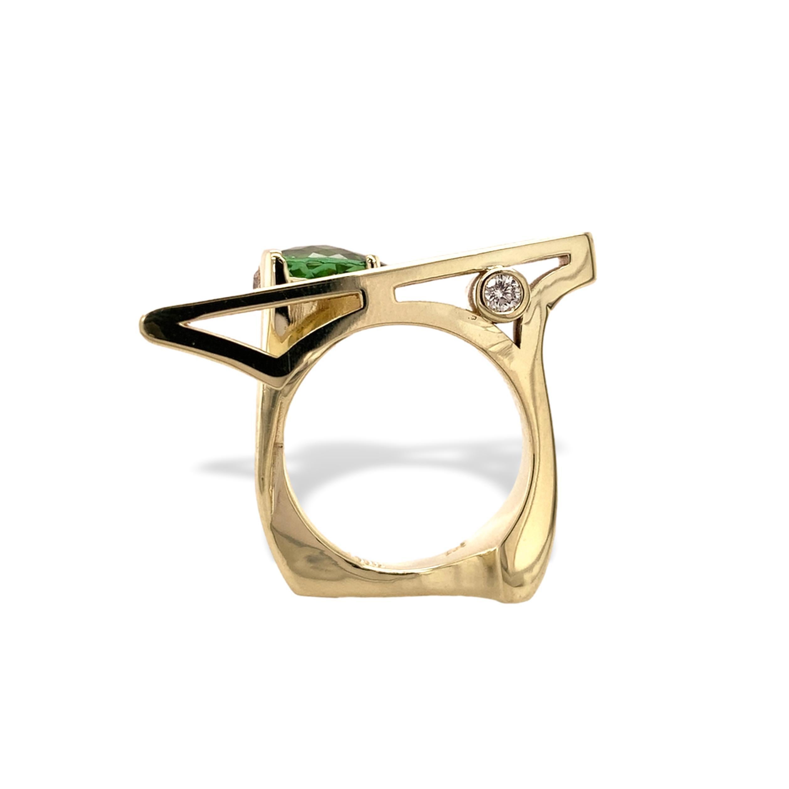 Modernistischer Peridot- und Diamantring aus 14 Karat Gelbgold von Harry Roa Herren im Angebot