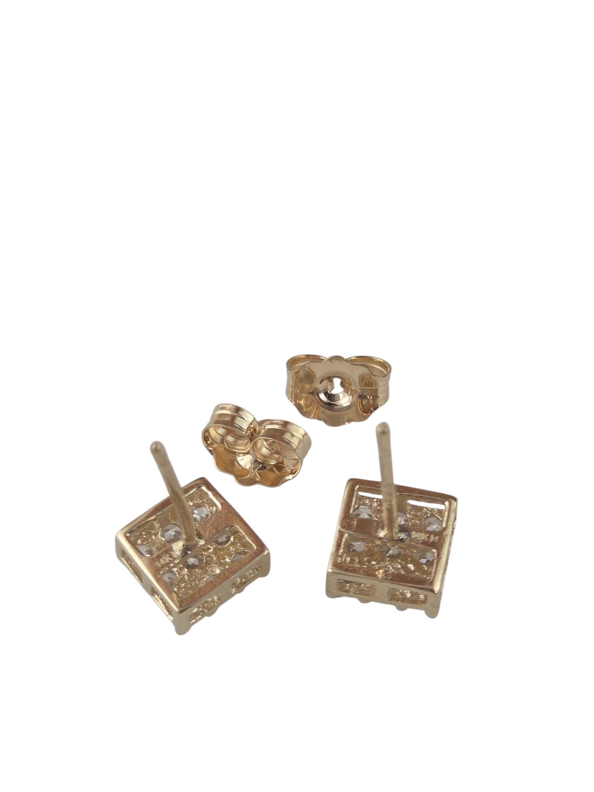 Orecchini a grappolo quadrati in oro giallo 14K #23723 In condizioni buone in vendita a Washington Depot, CT