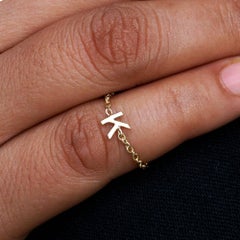 Anello a catena in oro giallo 14K con iniziali laterali K K.