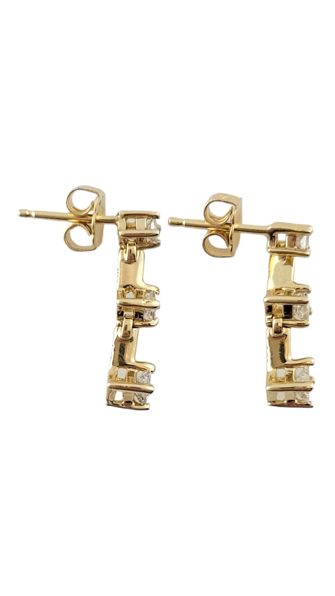 Vintage 14K Yellow Gold Dangle Diamond Earrings

These beautiful 14K gold earrings would look gorgeous on anybody and have 3 sparkling princess cut diamonds!

Approximate total diamond weight: .48 cts

Diamond color: G-H

Diamond clarity:
