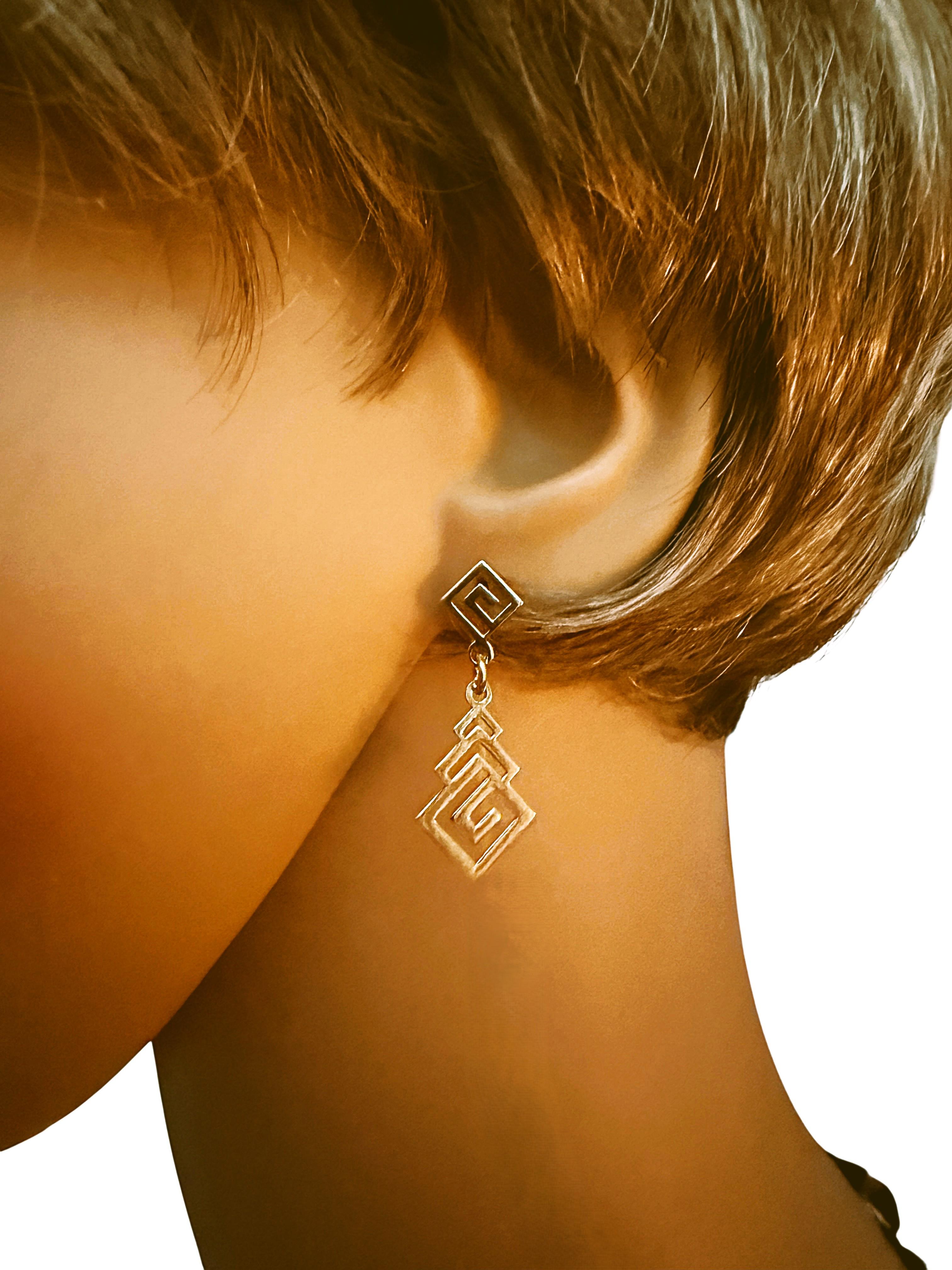 Boucles d'oreilles pendantes géométriques en or jaune 14k Excellent état - En vente à Eagan, MN