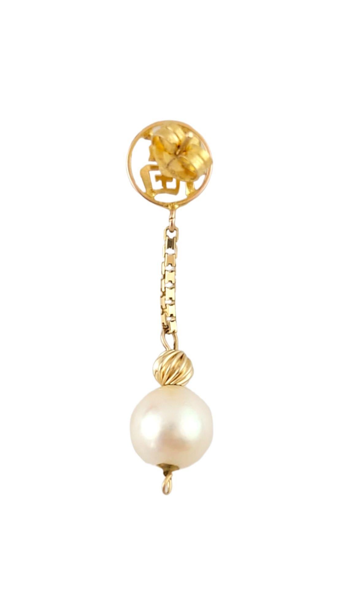 This gorgeous set of 14K gold dangle earrings features 2 beautiful pearls!

Pearls: 8mm each

Dangle length: 36.5mm

Weight: 2.77 g/ 1.8 dwt

Hallmark: CF 14K585

Very good condition, professionally polished.

Will come packaged in a gift box or