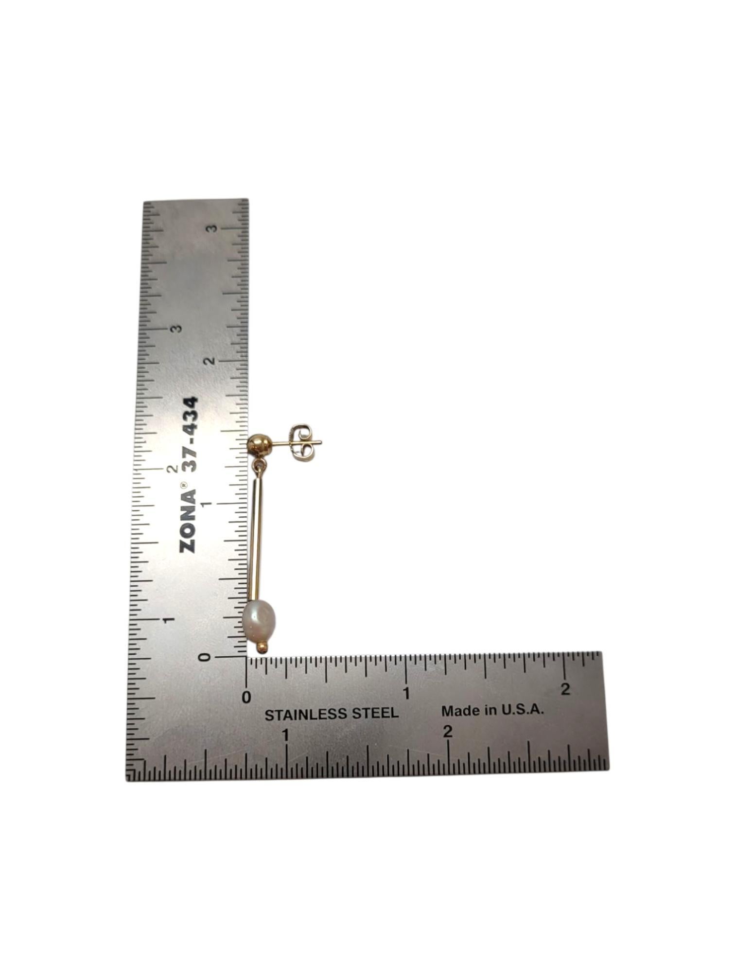 14K Yellow Gold Dangle Pearl Earrings #21949 In condizioni buone in vendita a Washington Depot, CT