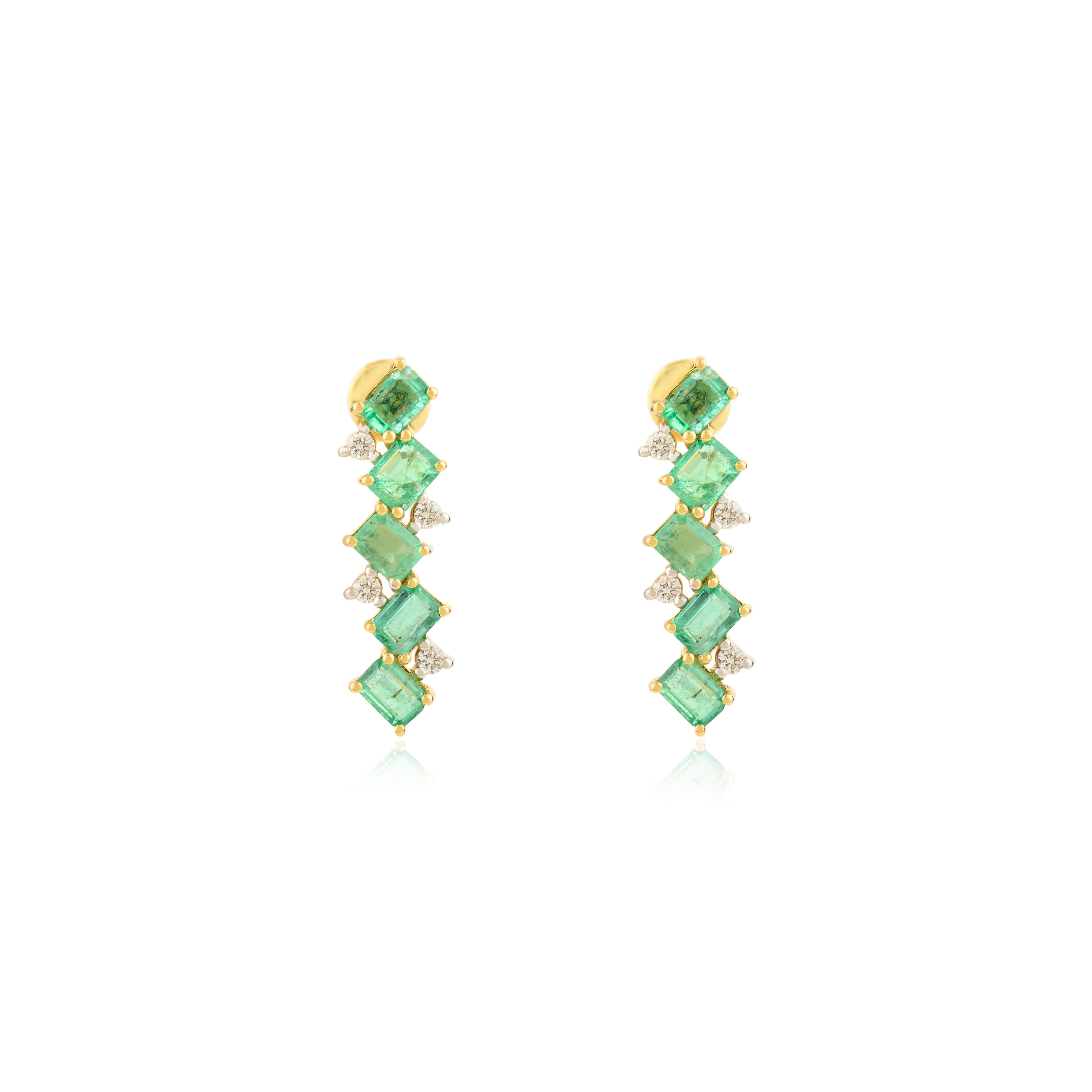 14K Gelbgold Designer Oktagon Smaragd & Diamant lange Bar Ohrstecker (Art nouveau) im Angebot