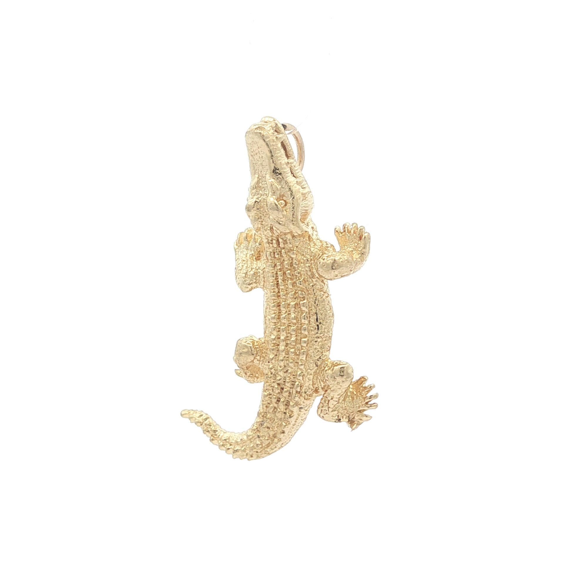 14k Yellow Gold Detailed Textured Swivel Mouth Crocodile Alligator Charm Pendant In condizioni buone in vendita a Montclair, NJ