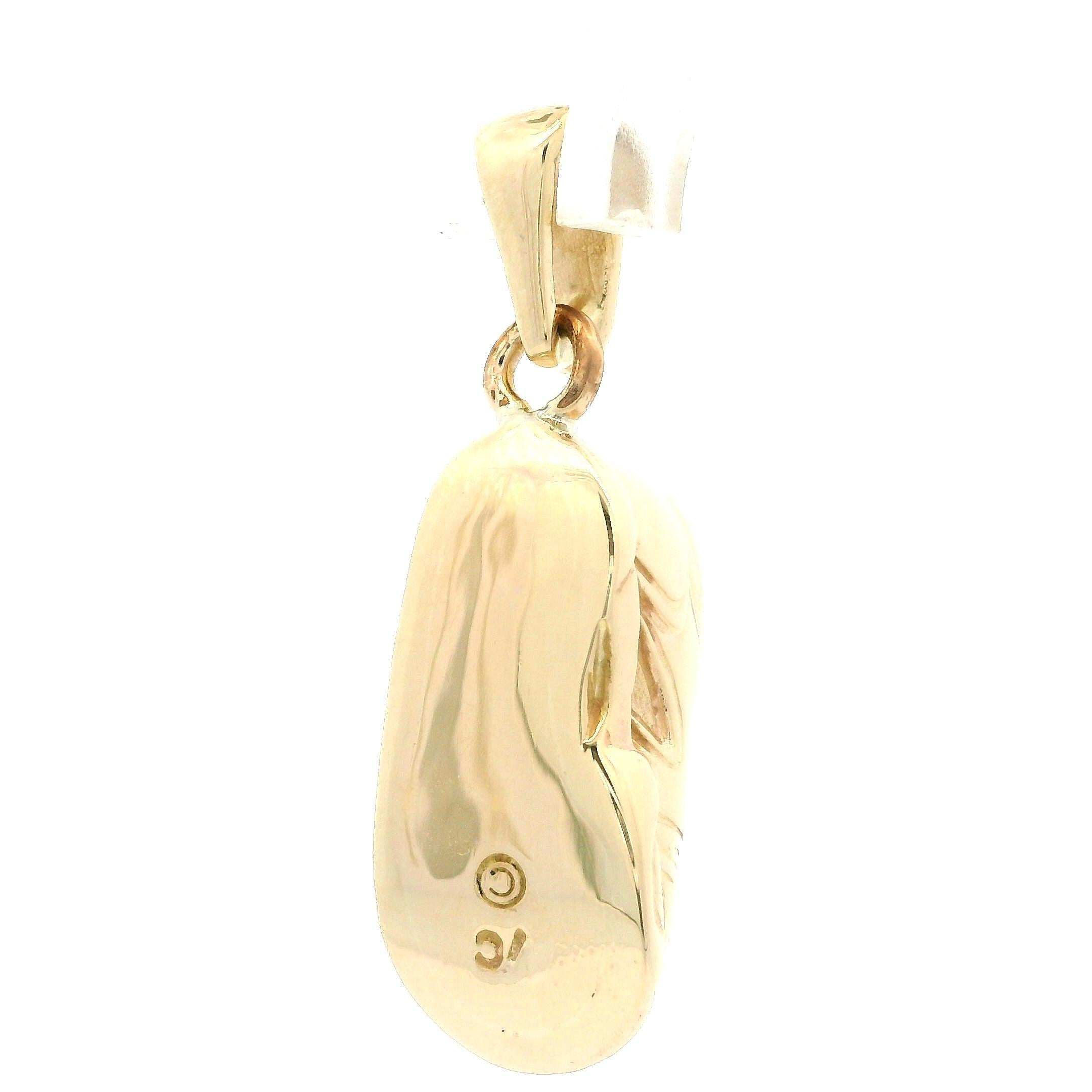 Pendentif en or jaune 14k avec breloque en forme de chaussure de sport avec charme Excellent état - En vente à Montclair, NJ