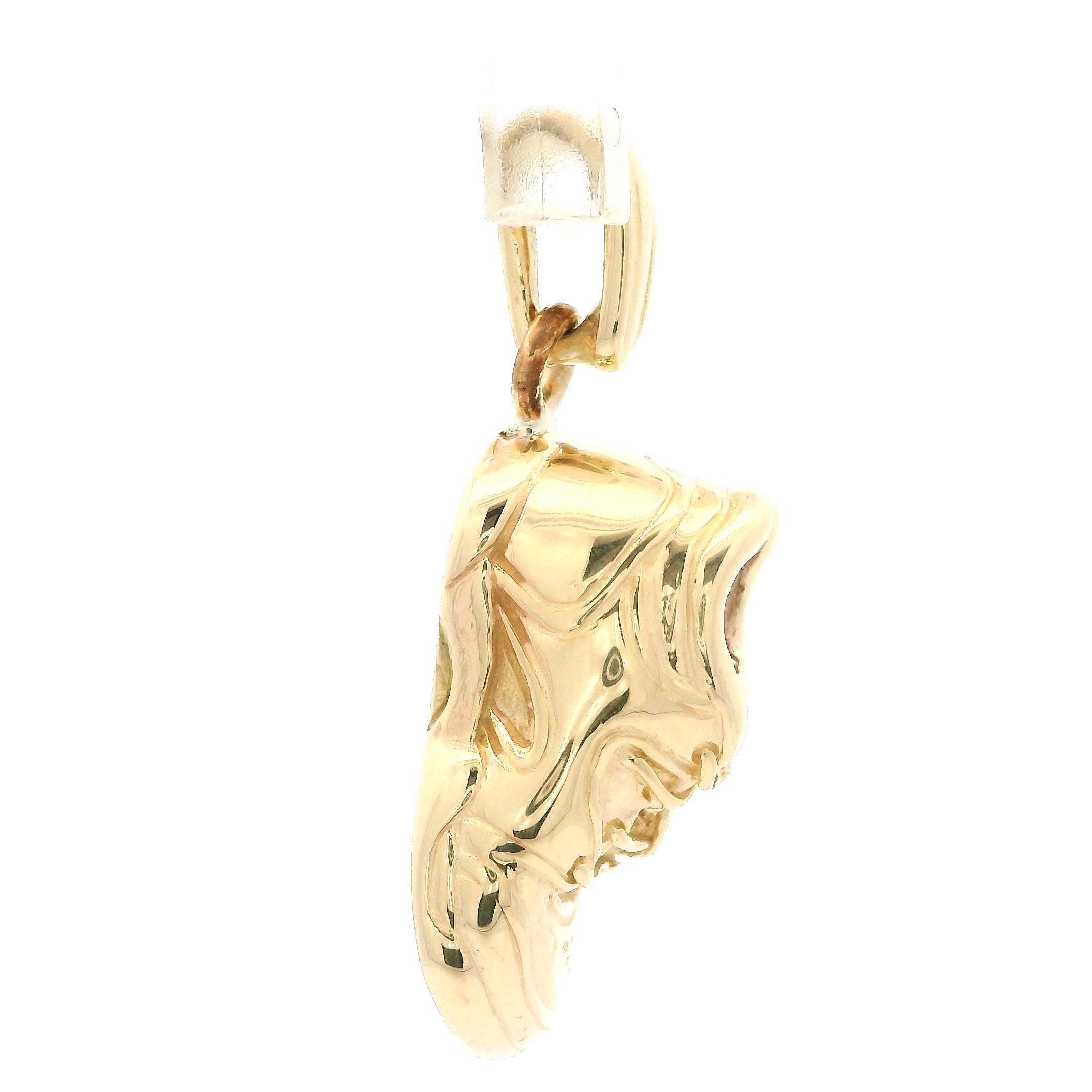 Pendentif en or jaune 14k avec breloque en forme de chaussure de sport avec charme Unisexe en vente