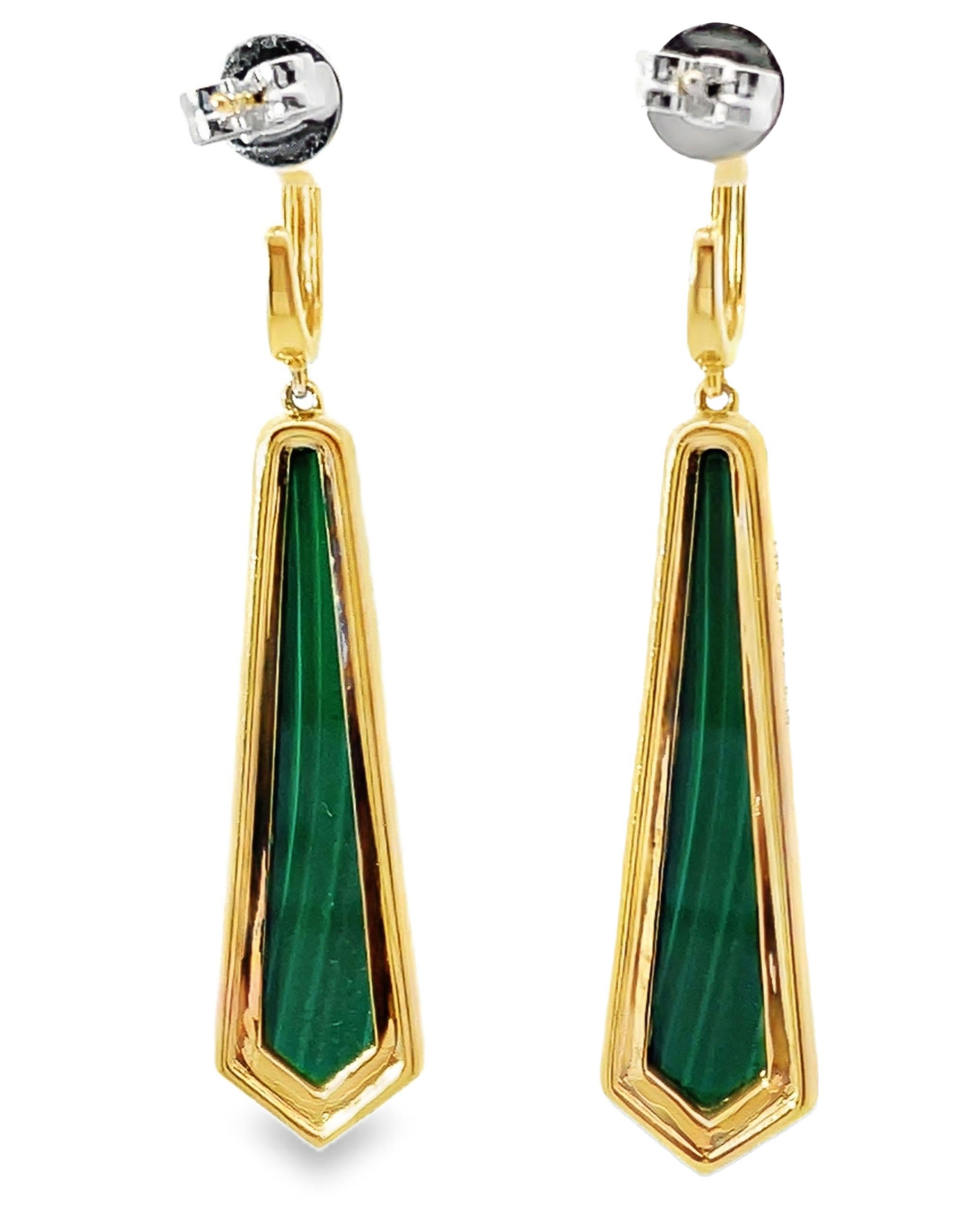 Contemporain Boucles d'oreilles pendantes en or jaune 14K avec diamant 0.15 carats et malachite 4.86 carats en vente