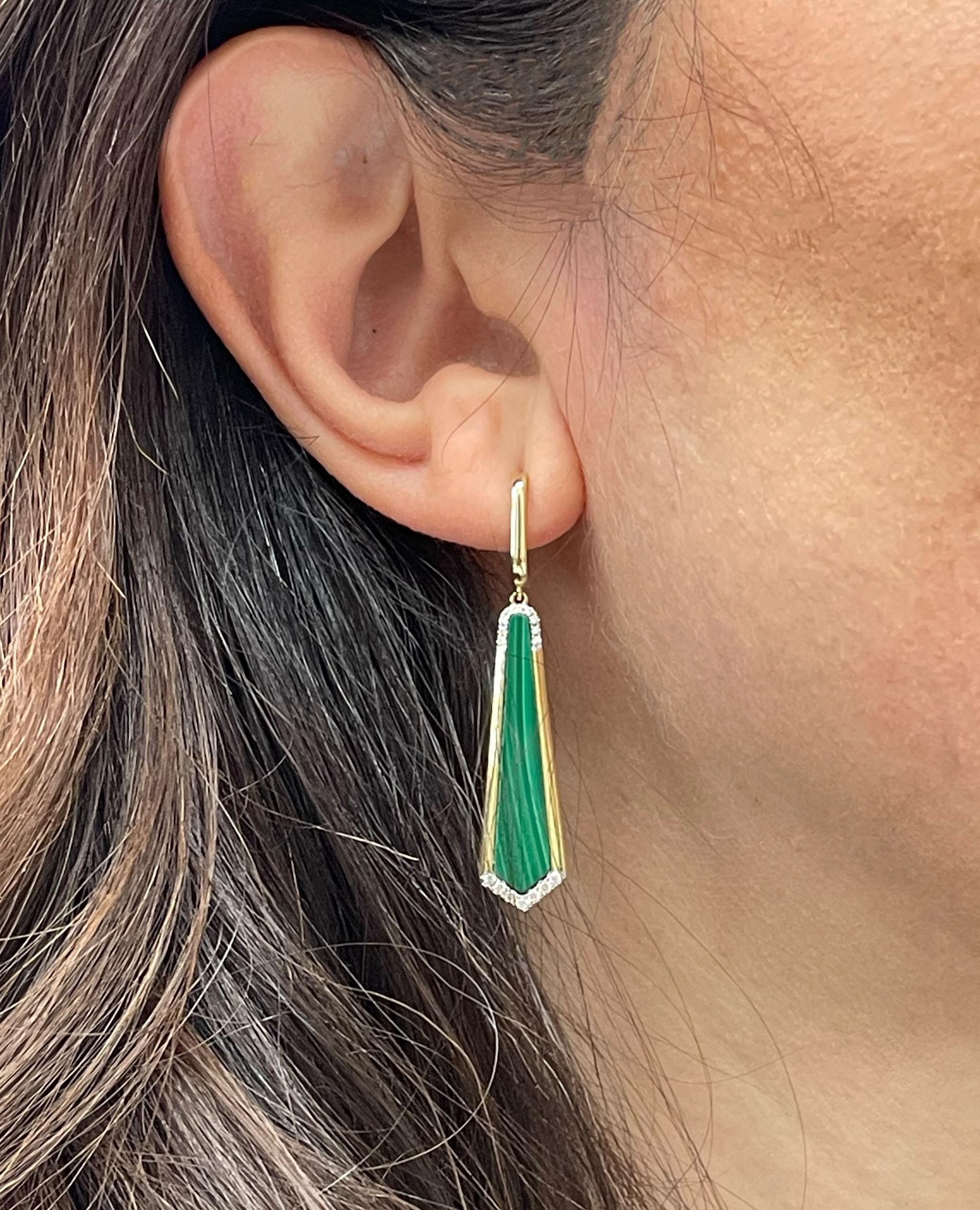 Boucles d'oreilles pendantes en or jaune 14K avec diamant 0.15 carats et malachite 4.86 carats Neuf - En vente à Old Tappan, NJ