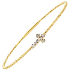 Bracciale con croce in oro giallo 14K e diamanti da 0,16 carati