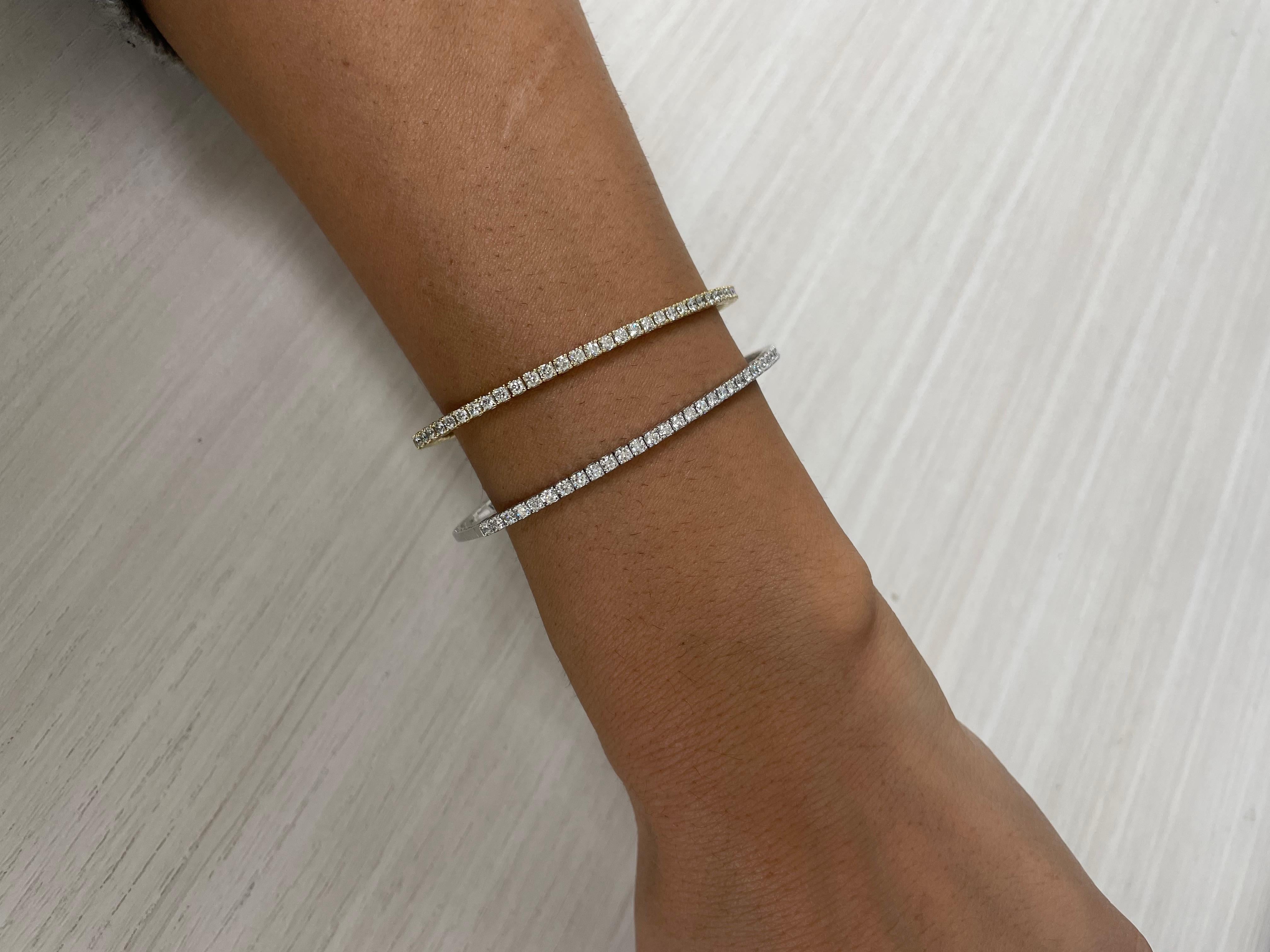 Taille baguette Bracelet jonc souple en or jaune 14 carats avec diamants de 1,50 carat pour elle en vente