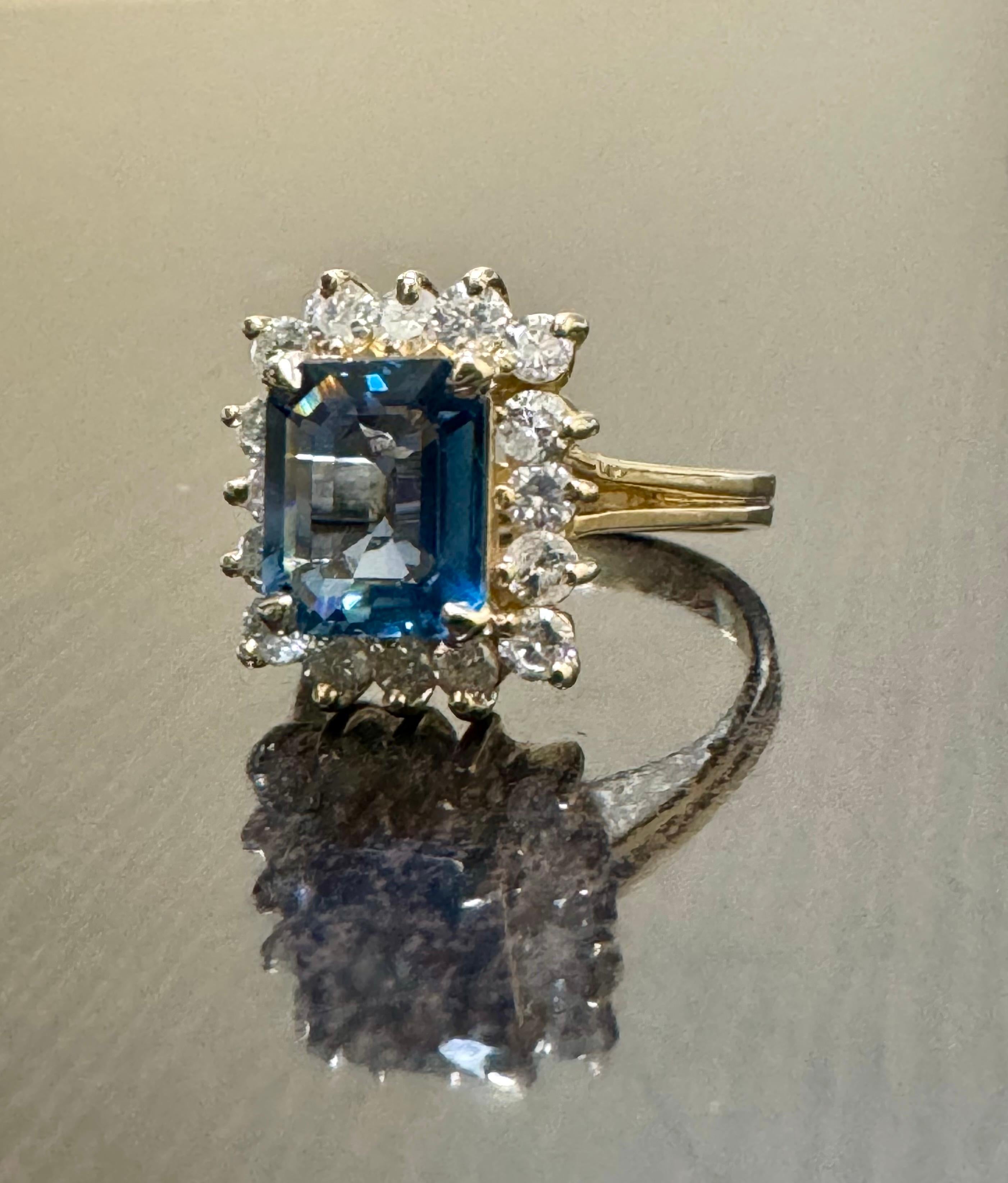 Bague de fiançailles en or jaune 14 carats avec saphir bleu taille émeraude de 2,54 carats en vente 1