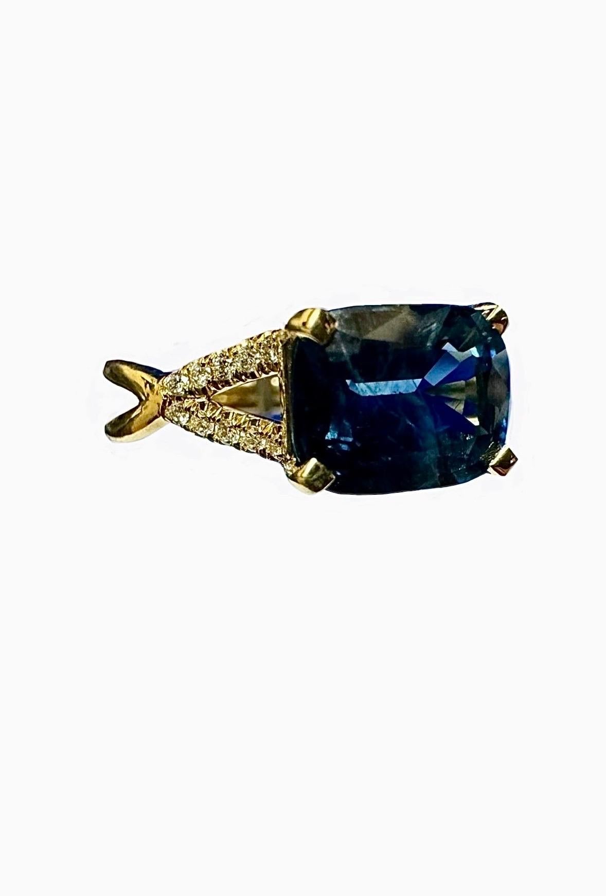 Women's 14K Yellow Gold Diamond 2.93 Carat Cushion Cut East West Set Engagement Ring For Sale