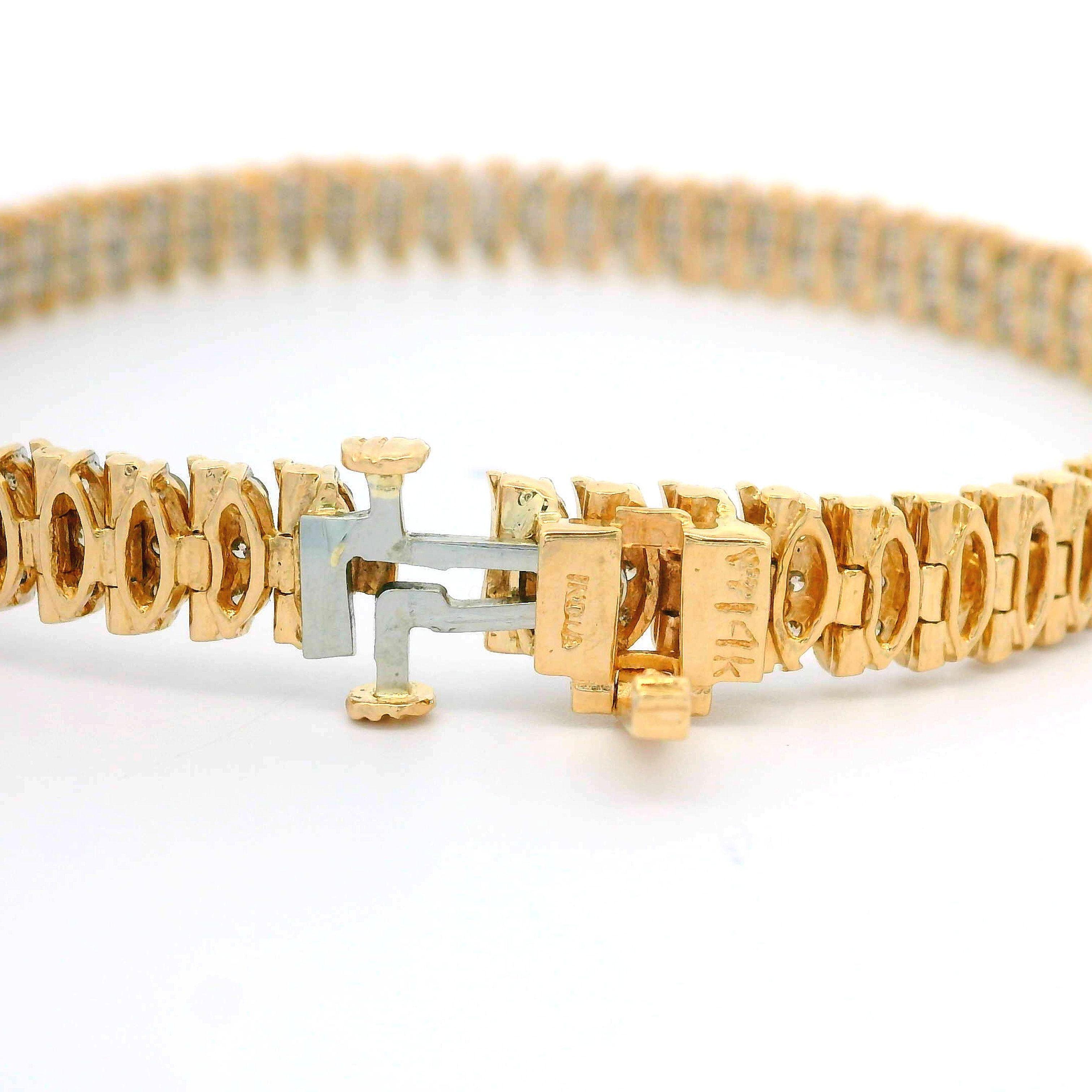 Taglio brillante Bracciale tennis con diamanti a 3 file e profilo basso A Link in oro giallo 14k in vendita