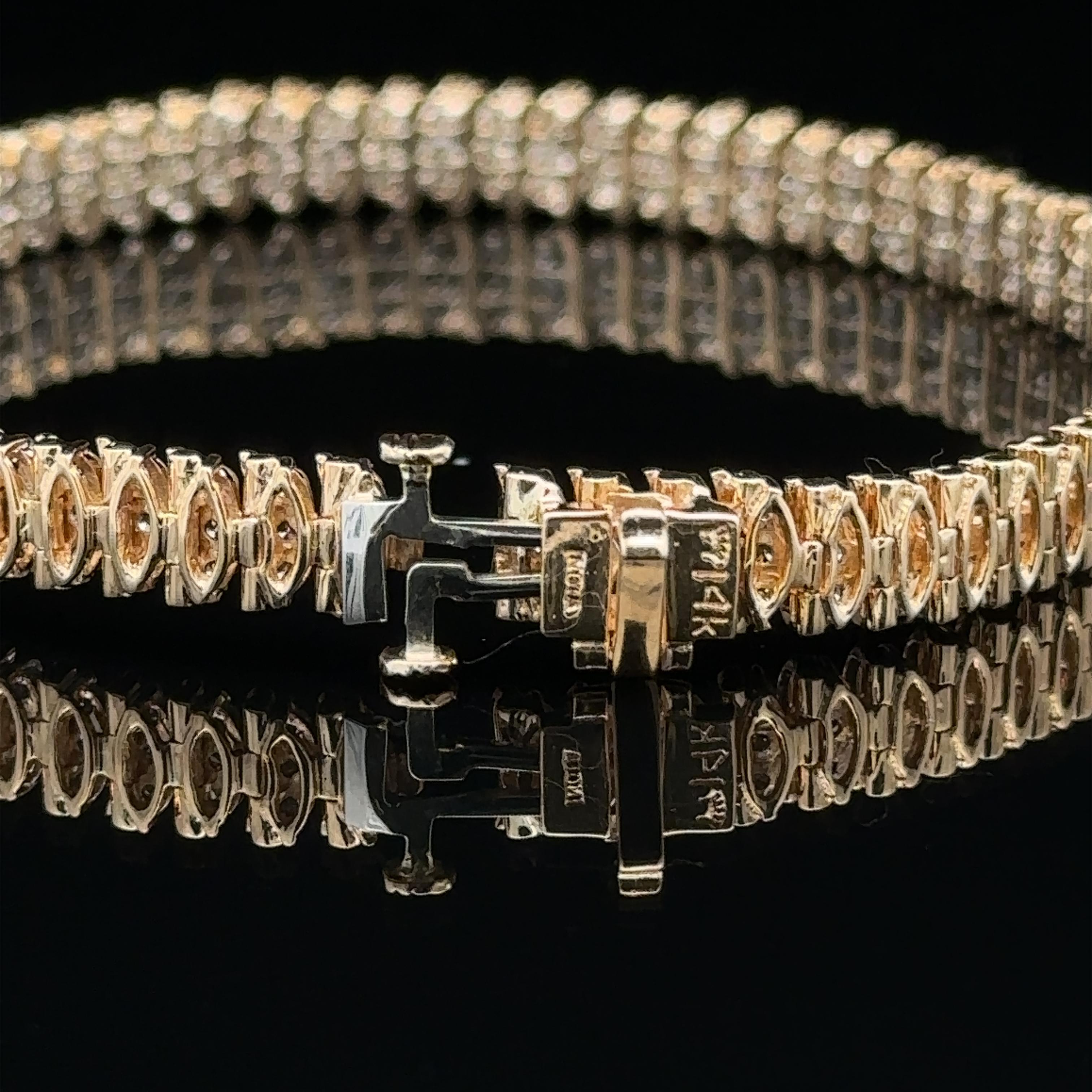 Donna Bracciale tennis con diamanti a 3 file e profilo basso A Link in oro giallo 14k in vendita