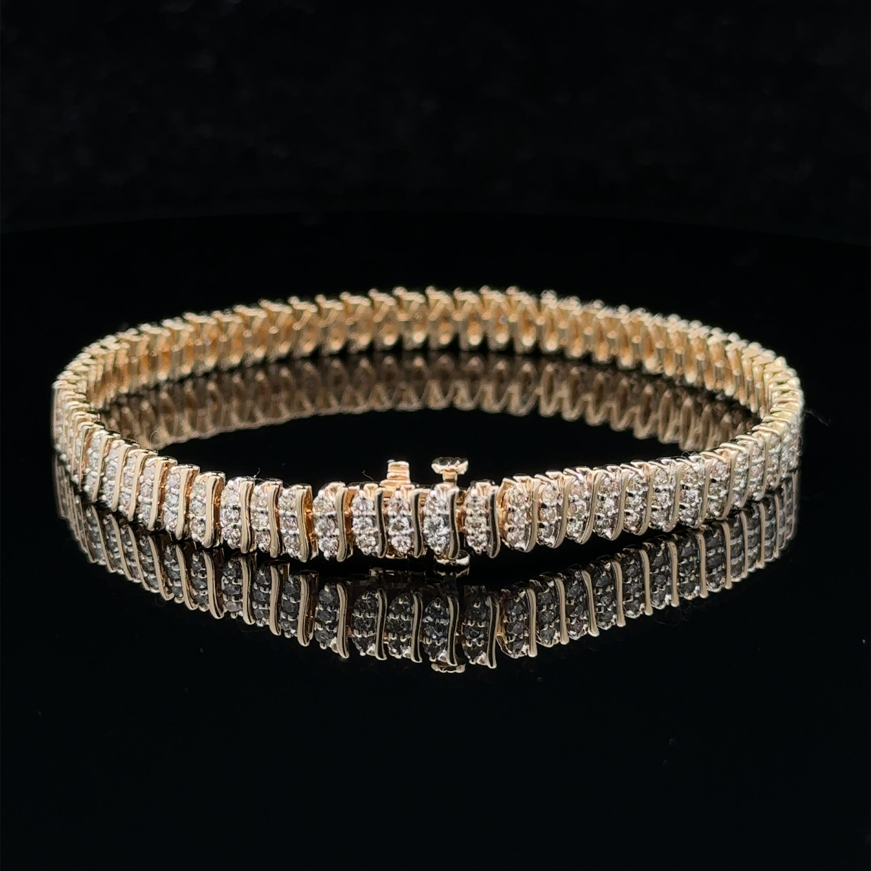 Bracciale tennis con diamanti a 3 file e profilo basso A Link in oro giallo 14k in vendita 1