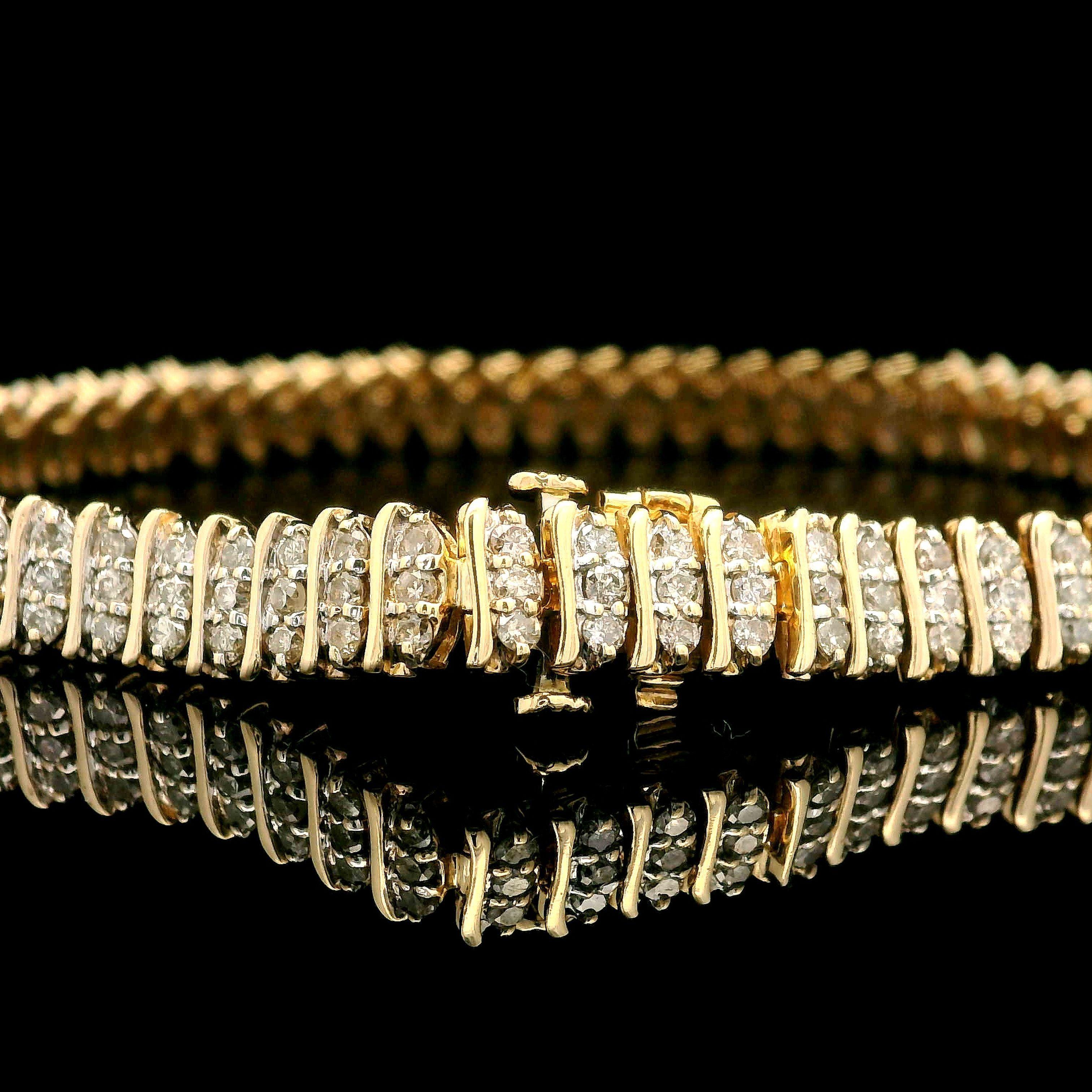 Bracciale tennis con diamanti a 3 file e profilo basso A Link in oro giallo 14k in vendita 2