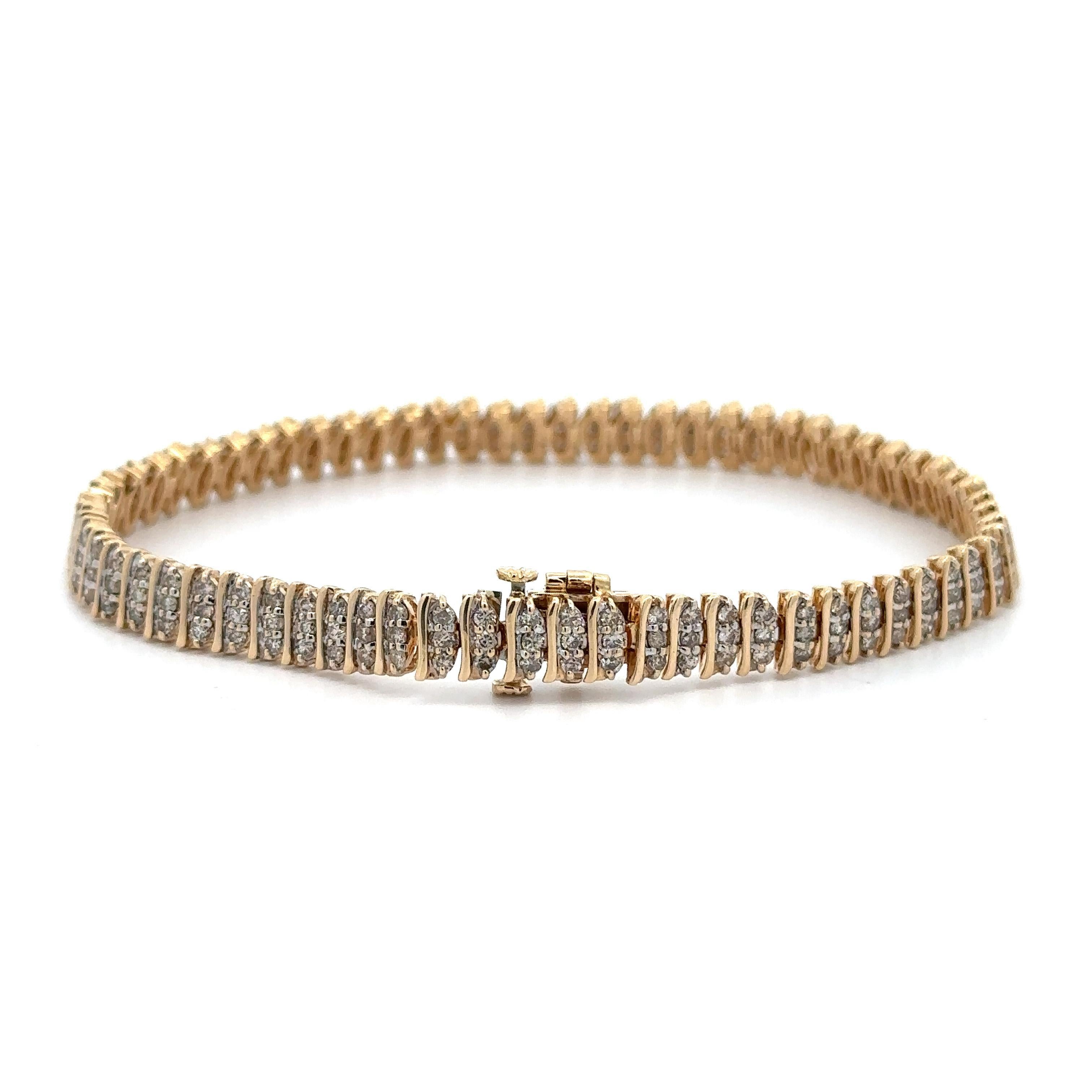 Bracciale tennis con diamanti a 3 file e profilo basso A Link in oro giallo 14k in vendita 3