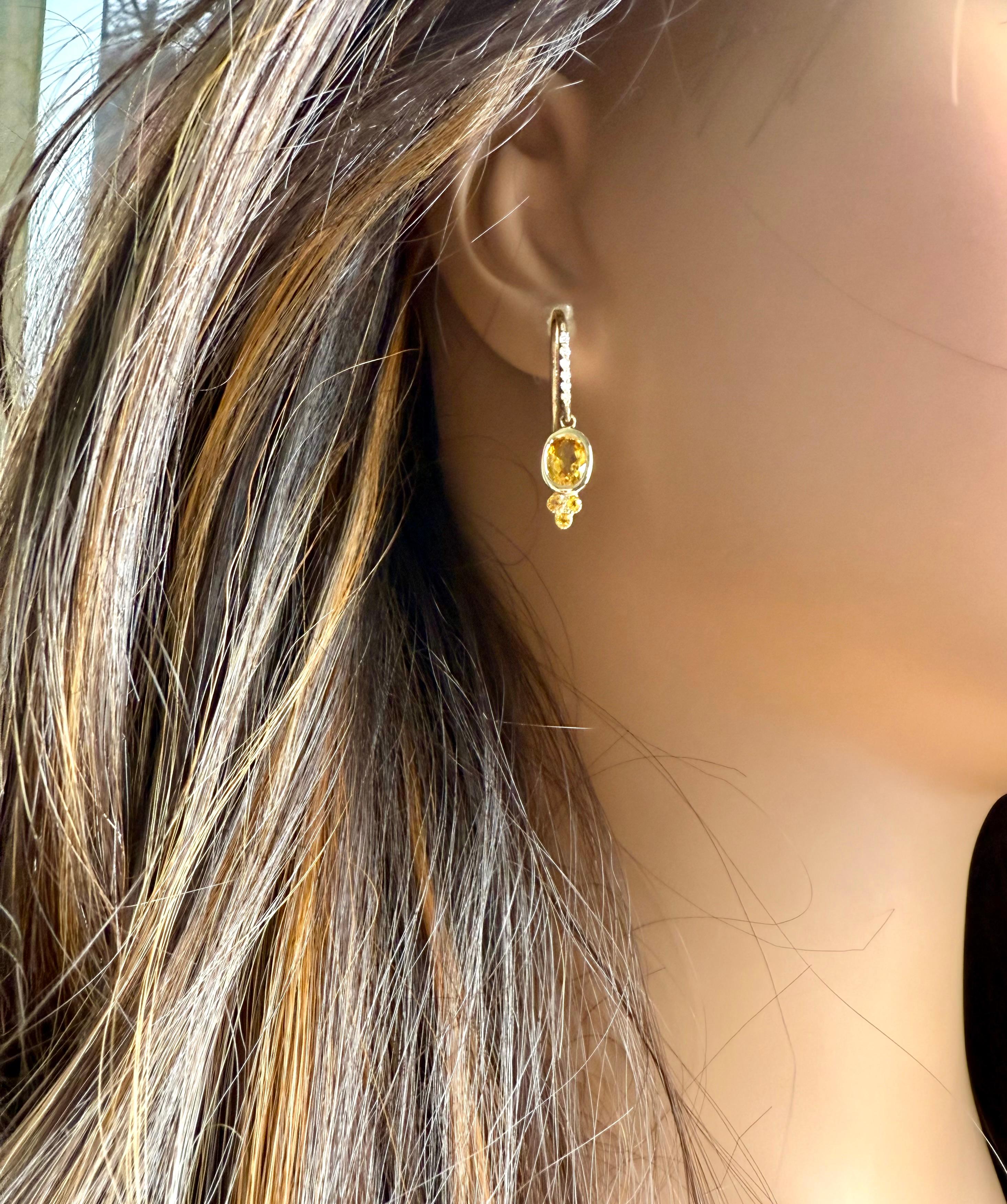Pendientes de aro con diamantes y zafiro amarillo de Ceilán en oro amarillo de 14 quilates en venta 1