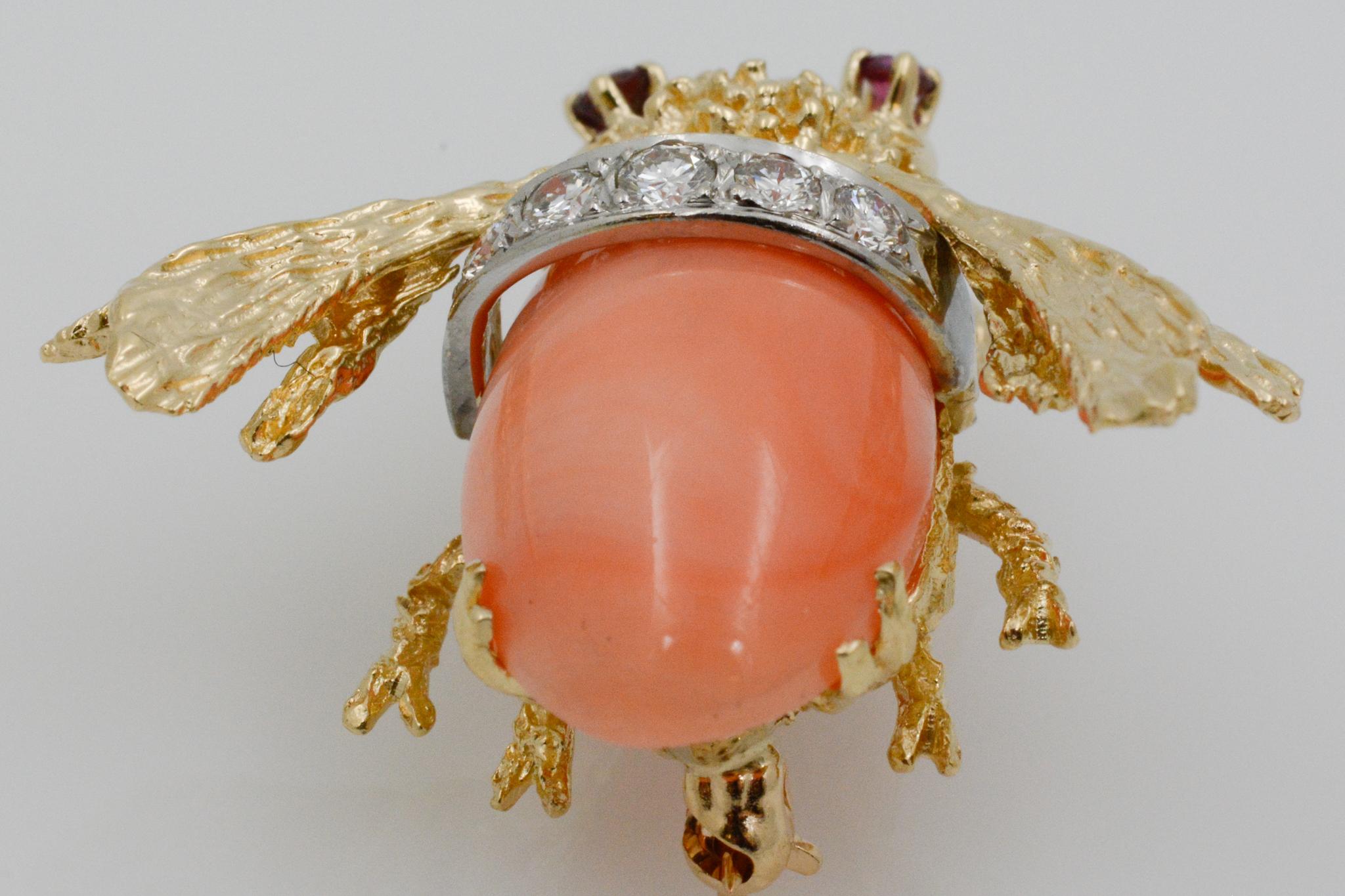 14 Karat Yellow Gold Diamond and Coral Bee Pin In Good Condition In Dallas, TX