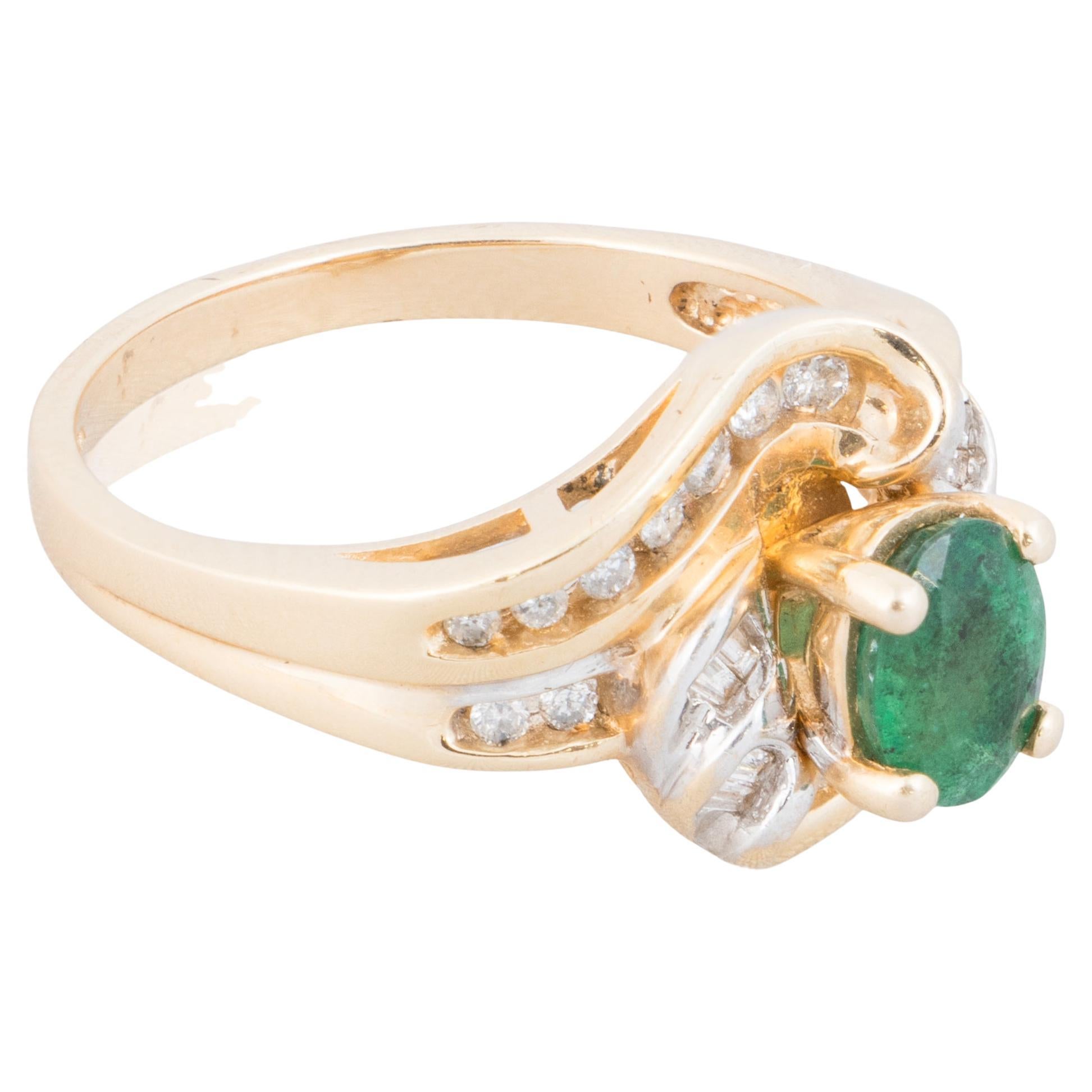 14K Yellow Gold Diamond and Emerald Estate Cocktail Engagement Ring im Angebot