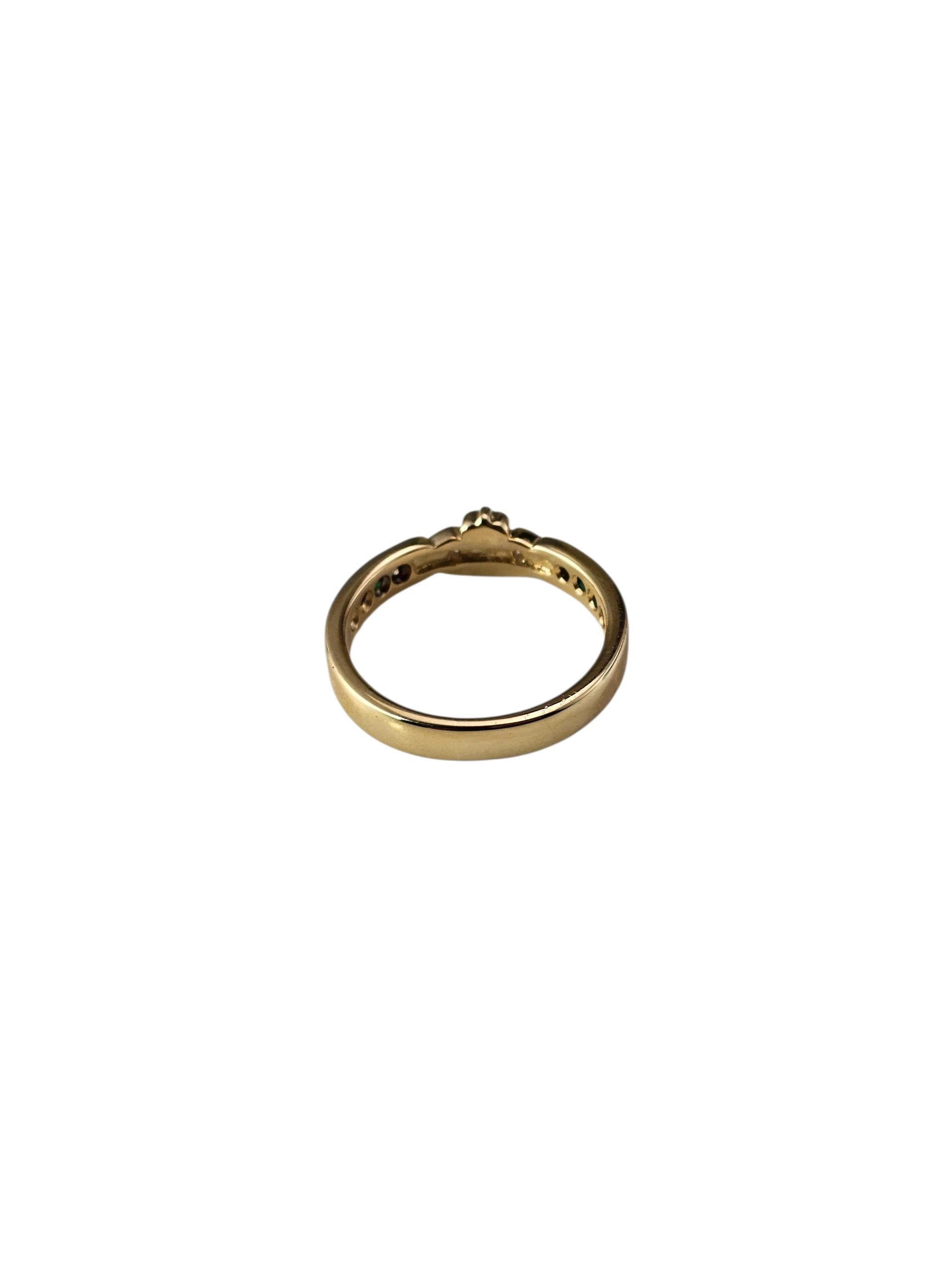 Bague Claddagh en or jaune 14K avec diamants et pierres vertes Taille 7.25 #23975 Bon état - En vente à Washington Depot, CT
