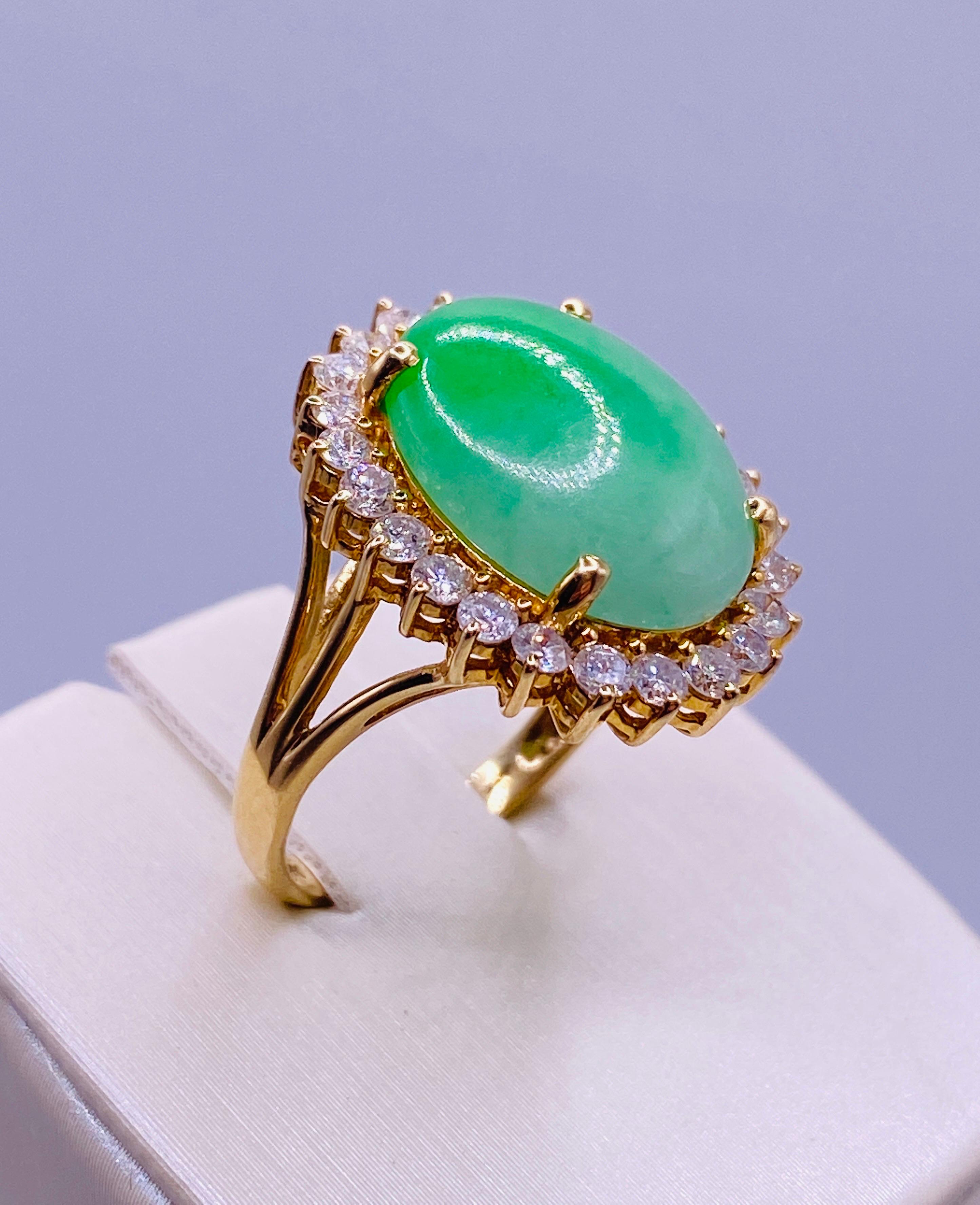 Gelbgold-Ring mit Jade im Cabochon-Schliff und Diamant für Damen oder Herren im Angebot