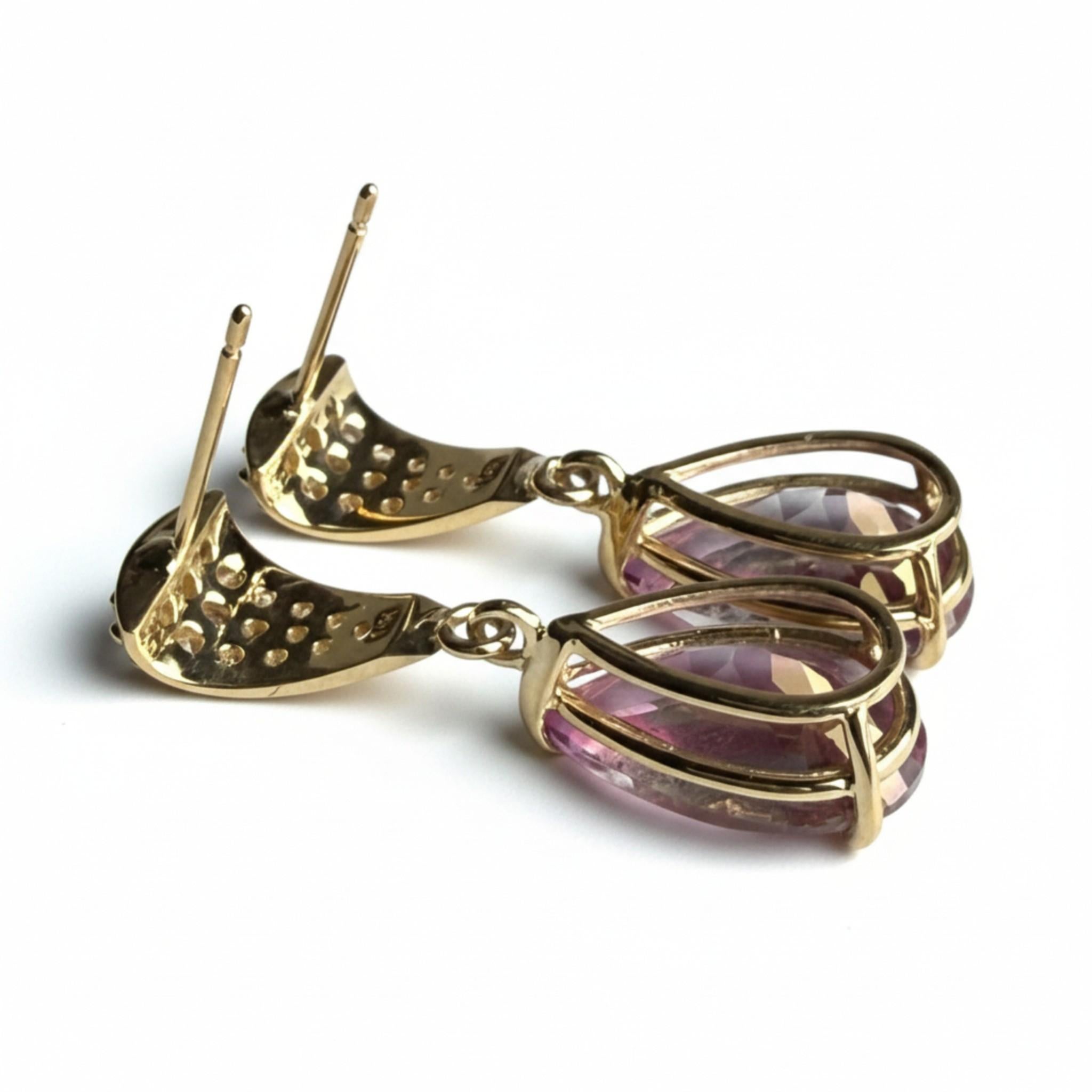 14K Yellow Gold Diamond and Natural Pink Topaz Dangle Earrings (Moderne) im Angebot