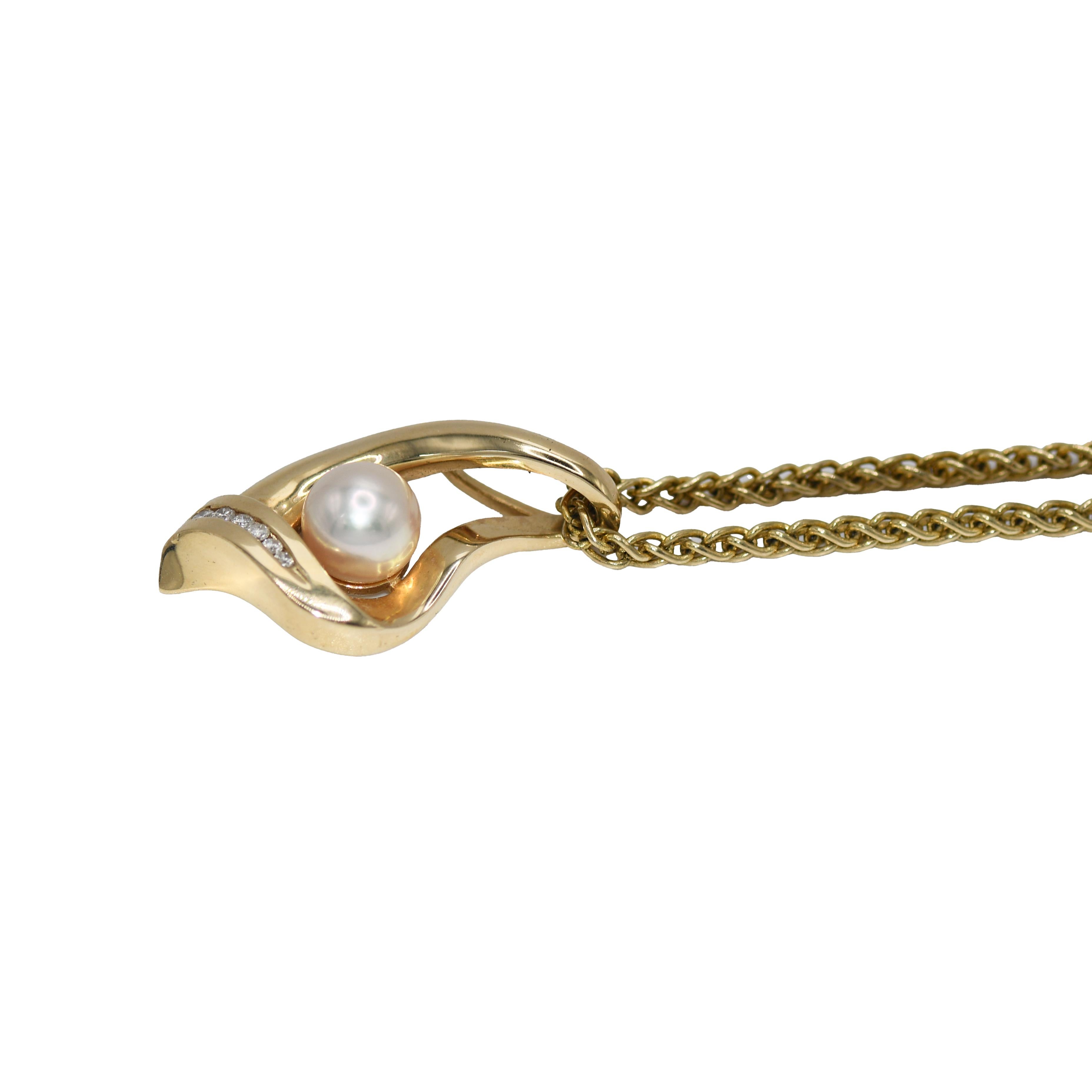 14K Yellow Gold Diamond and Pearl Necklace 16.5g

Elevate your jewelry collection with our 14K Yellow Gold Diamond & Pearl Necklace. This piece radiates sophistication and timeless charm. At its core is a lustrous pearl with a delicate pinkish tone,
