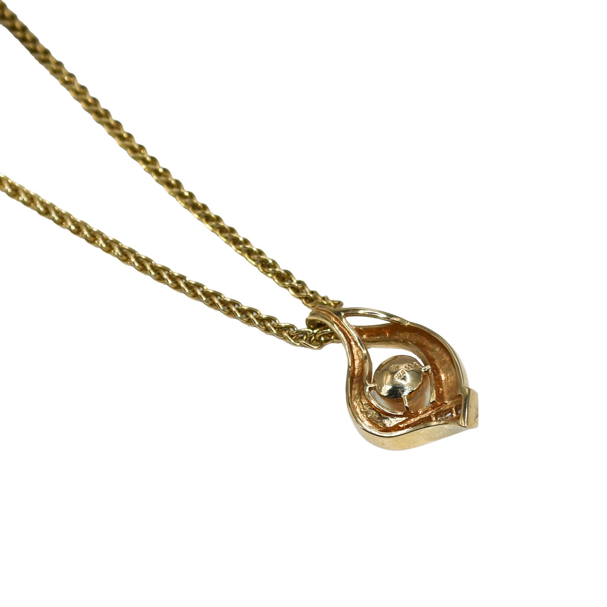 Halskette aus 14 Karat Gelbgold mit Diamant und Perlen im Angebot 1