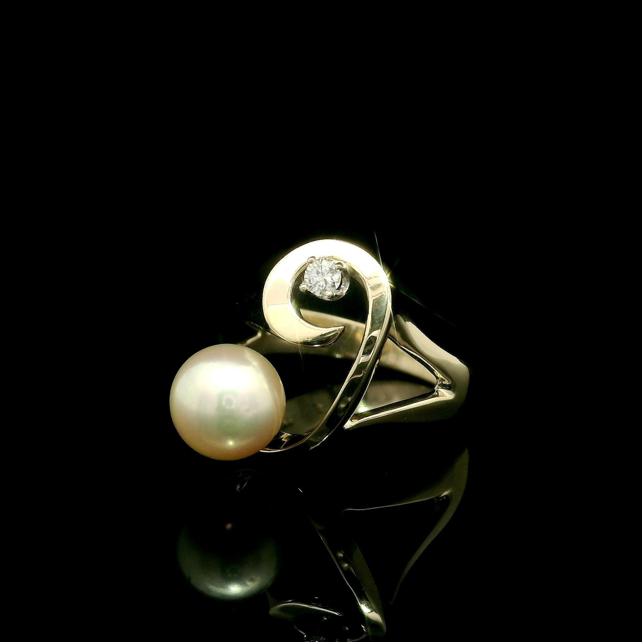 Bague ouverte abstraite en or jaune 14k, diamants et perles, finition polie Bon état - En vente à Montclair, NJ