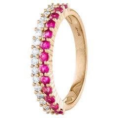 Anillo de oro amarillo de 14 quilates con diamantes y rubíes