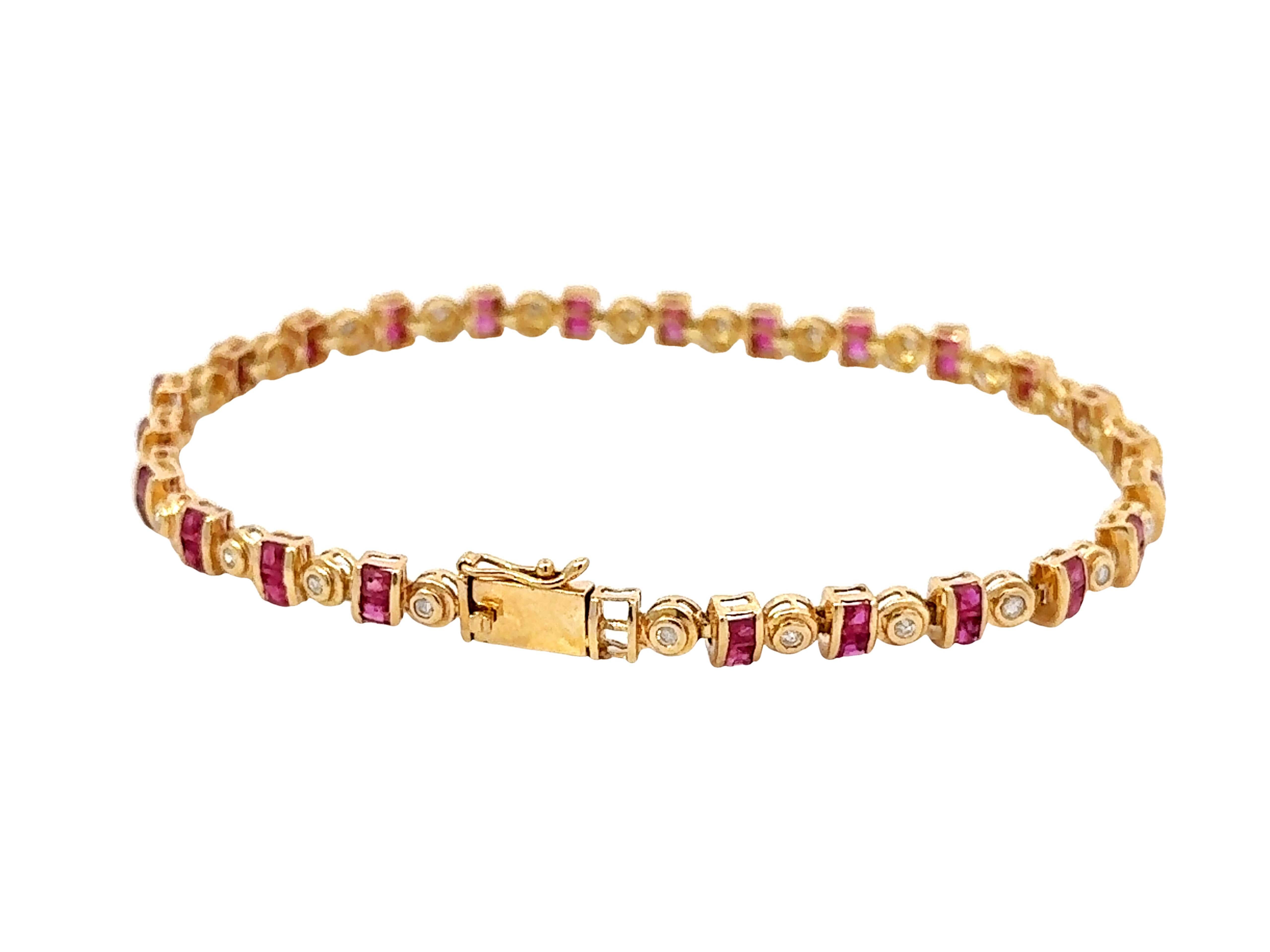 14k Yellow Gold Diamond and Ruby Tennis Bracelet In Excellent Condition For Sale In Honolulu, HI
