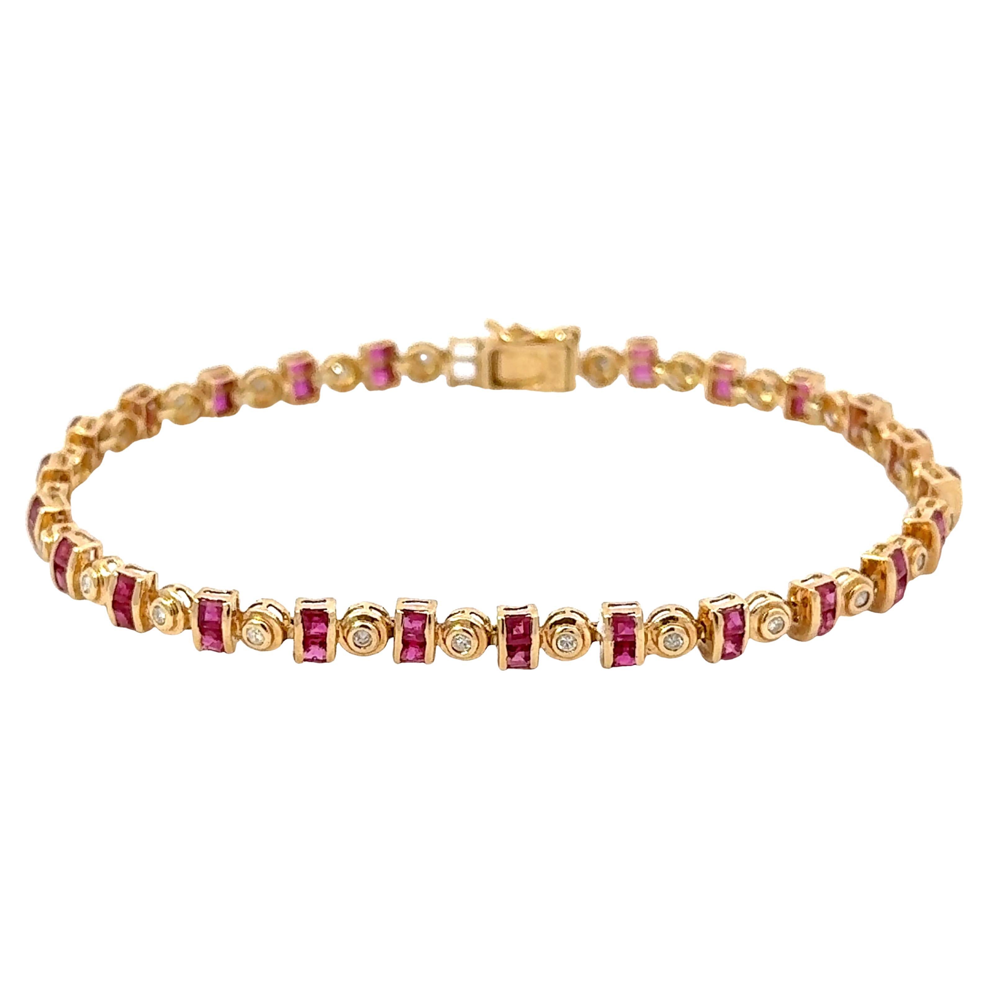 Bracelet tennis en or jaune 14 carats avec diamants et rubis en vente