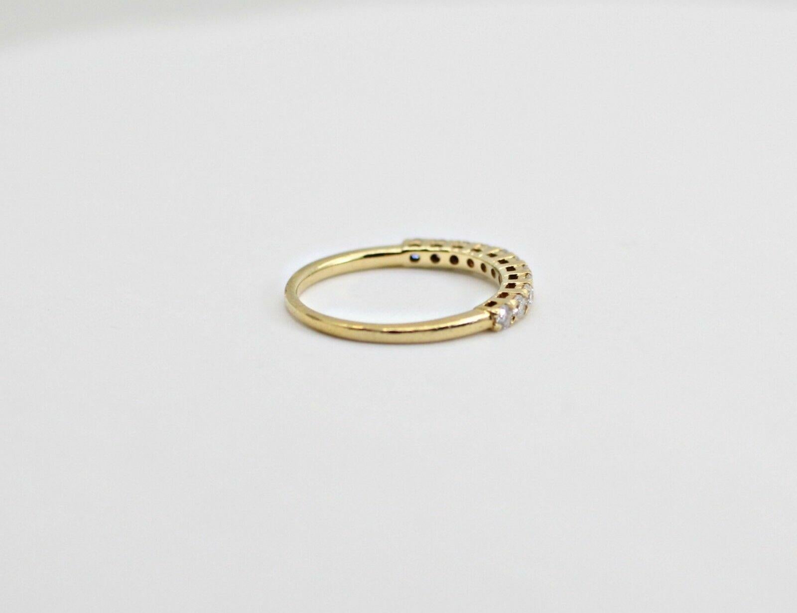 Anillo de Aniversario de Diamantes en Oro Amarillo de 14 Kilates Contemporáneo en venta