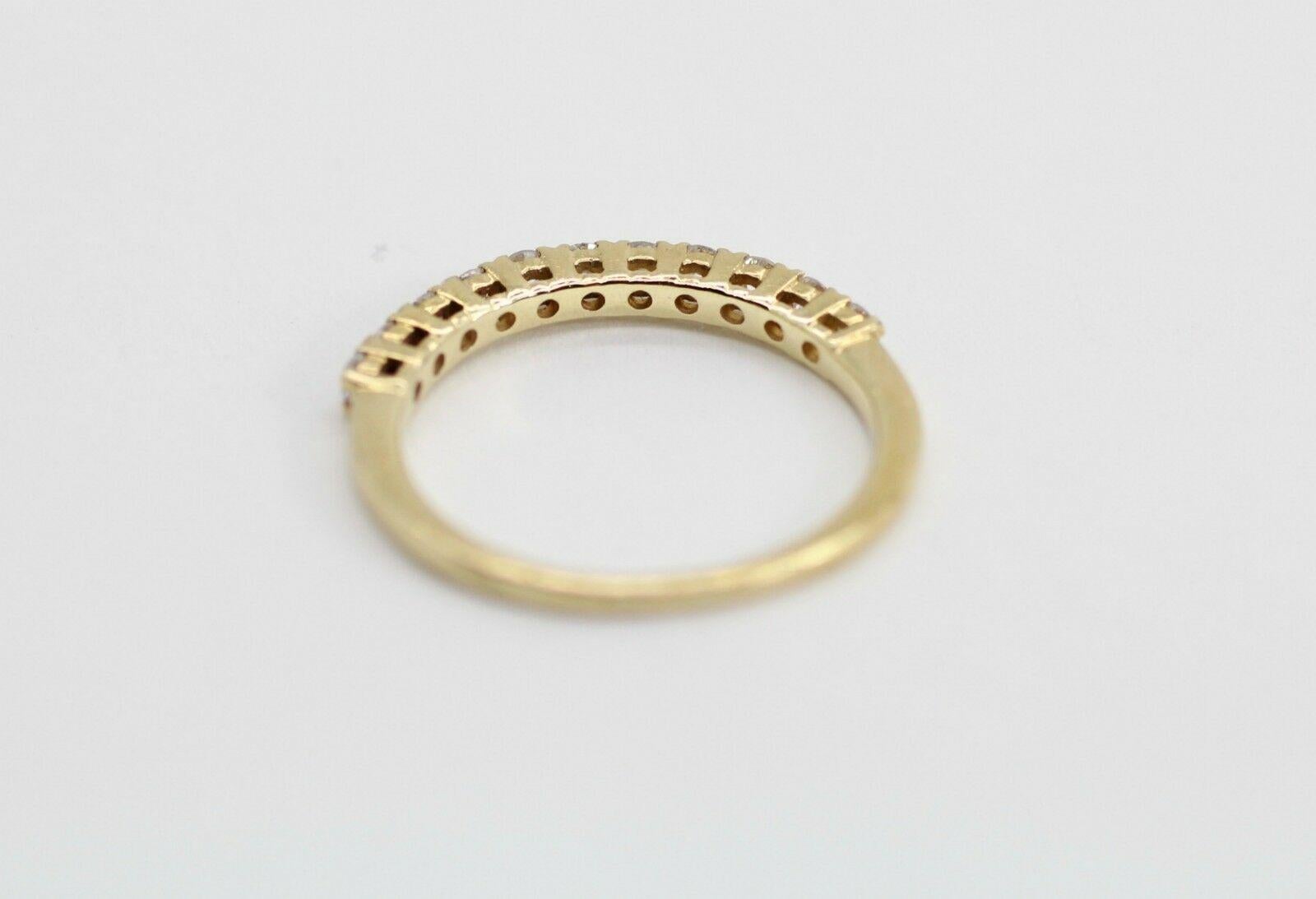 14 Karat Yellow Gold Diamond Anniversary Ring In Excellent Condition For Sale In Los Angeles, CA