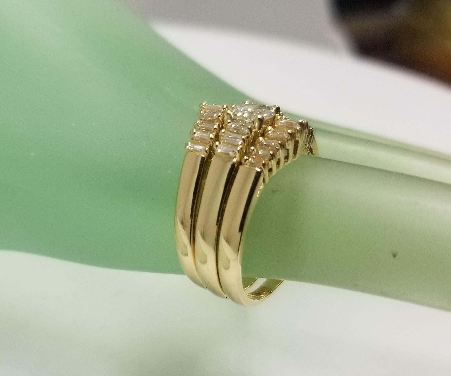 14 Karat Yellow Gold Diamond Baguette Ring with 2 Guard Rings In Excellent Condition For Sale In Los Angeles, CA