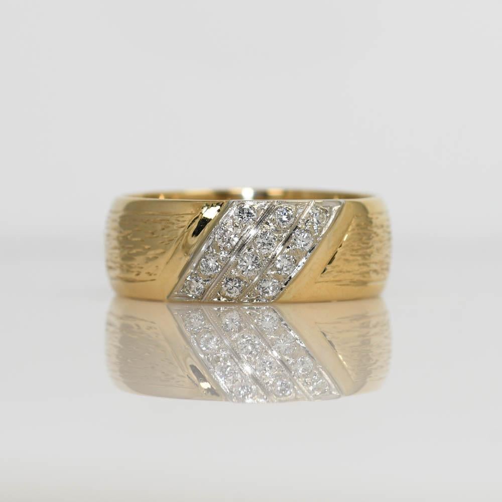 14 Yellow Gold Diamond Band. There is .12tdw.
VS1-VS2 Clarity
G-H Color
Weighs 7.2gr, Size 9 3/4
Excellent condition