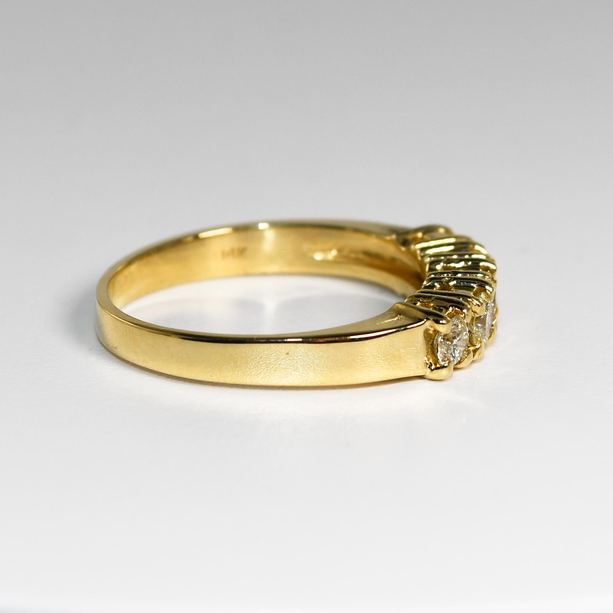 Taille ronde Bague en or jaune 14K avec diamant 0.50ct en vente
