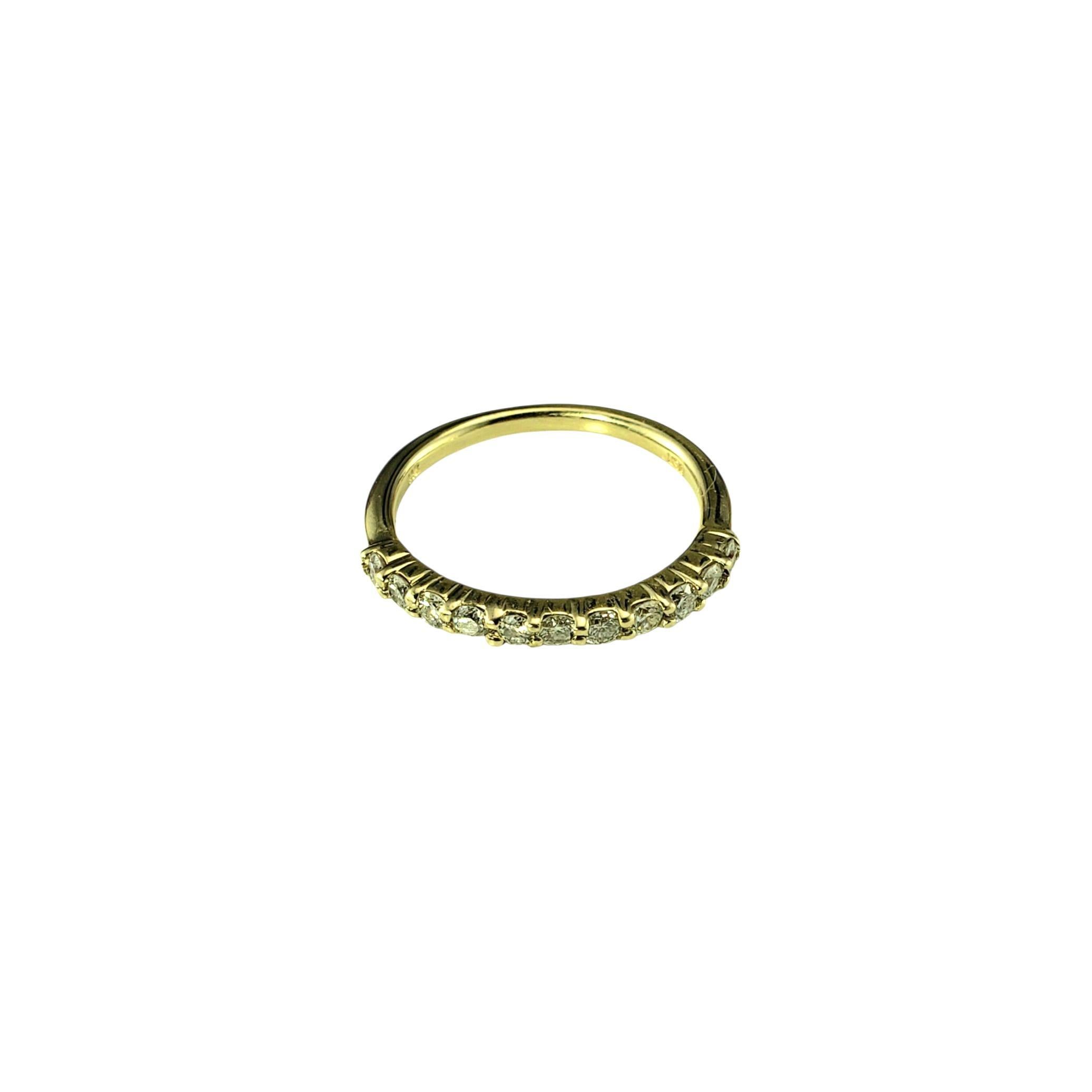 Bague en or jaune 14K avec diamant Taille 4.75

Ce bracelet étincelant présente 11 diamants ronds de taille brillante sertis dans de l'or jaune 14K classique. Parfait comme alliance, bague d'anniversaire ou pièce à empiler intemporelle.

Poids total