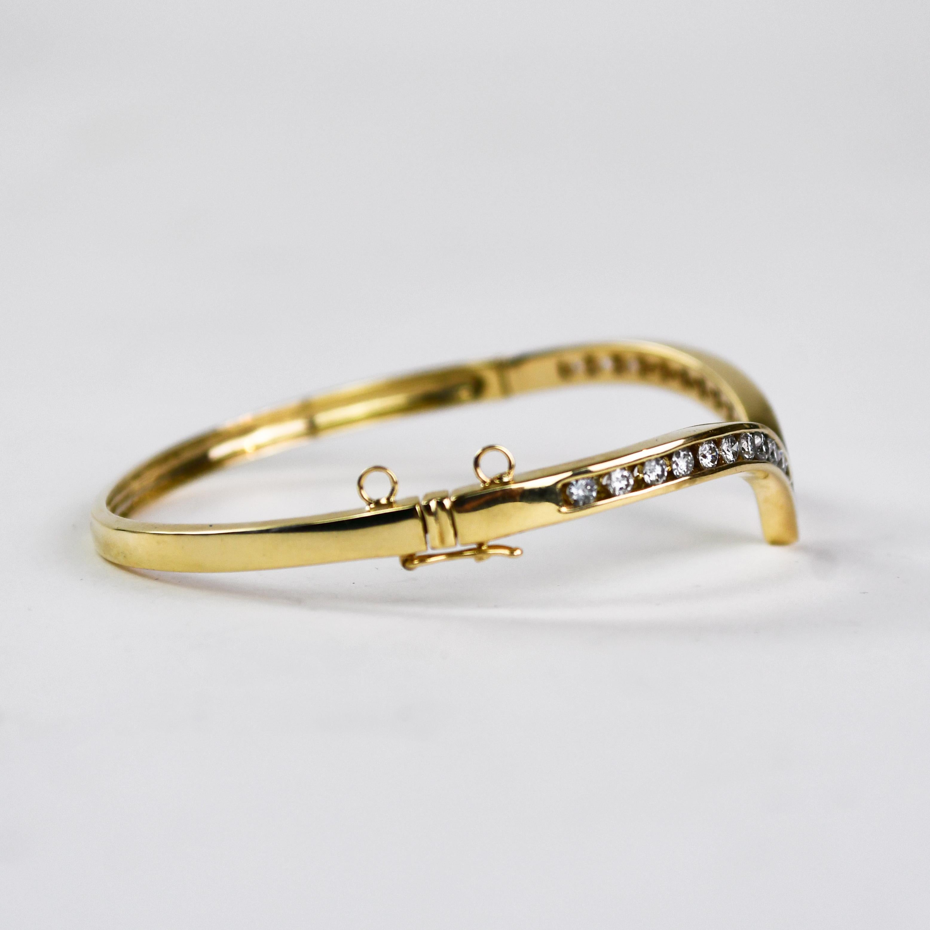 Taille ronde Bracelet jonc en or jaune 14 carats avec diamants de 1,00 carat en vente
