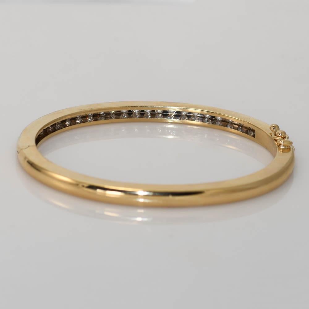 14K Yellow Gold Diamond Bangle Bracelet 1.50ct In Excellent Condition For Sale In Laguna Beach, CA