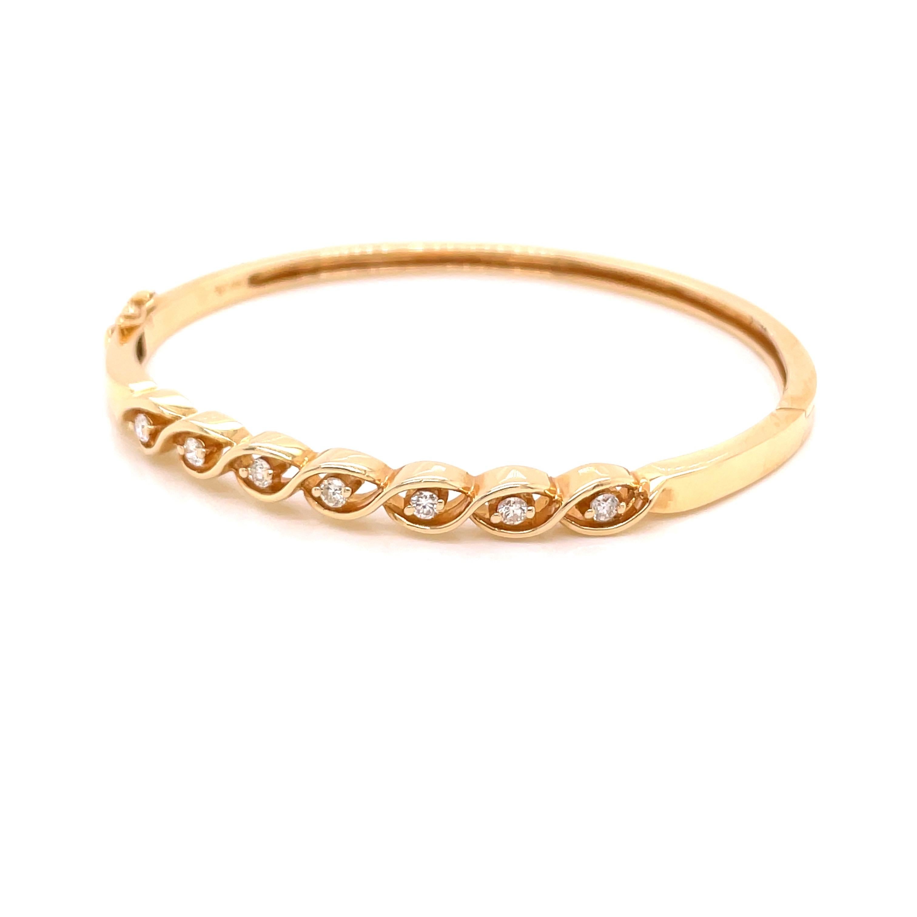 Round Cut 14K Yellow Gold Diamond Bangle Bracelet .25ct For Sale