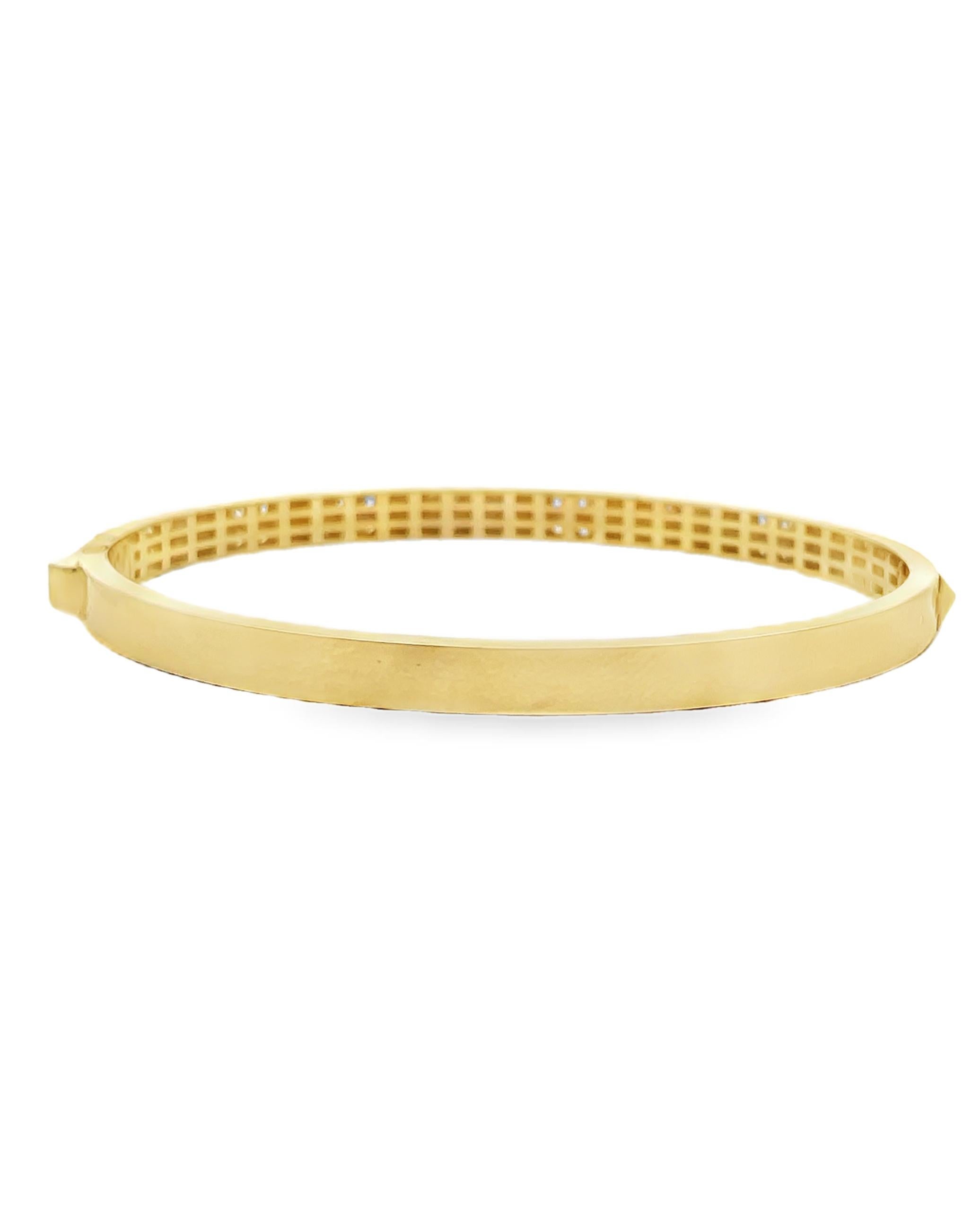 Contemporain Bracelet jonc en or jaune 14 carats avec motifs géométriques alternés carrés en vente