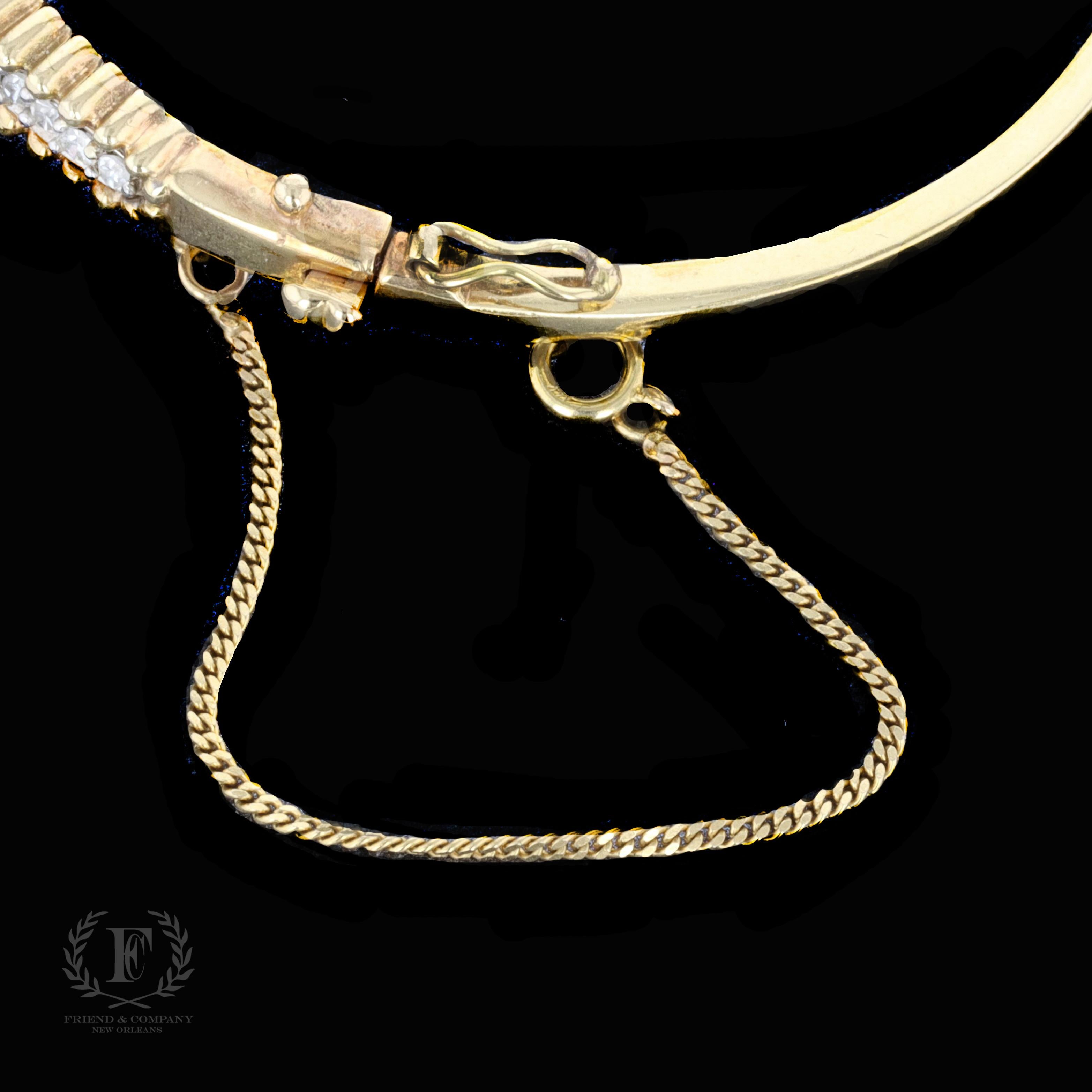 Taille ronde Bracelet jonc en or jaune 14 carats avec diamants en vente