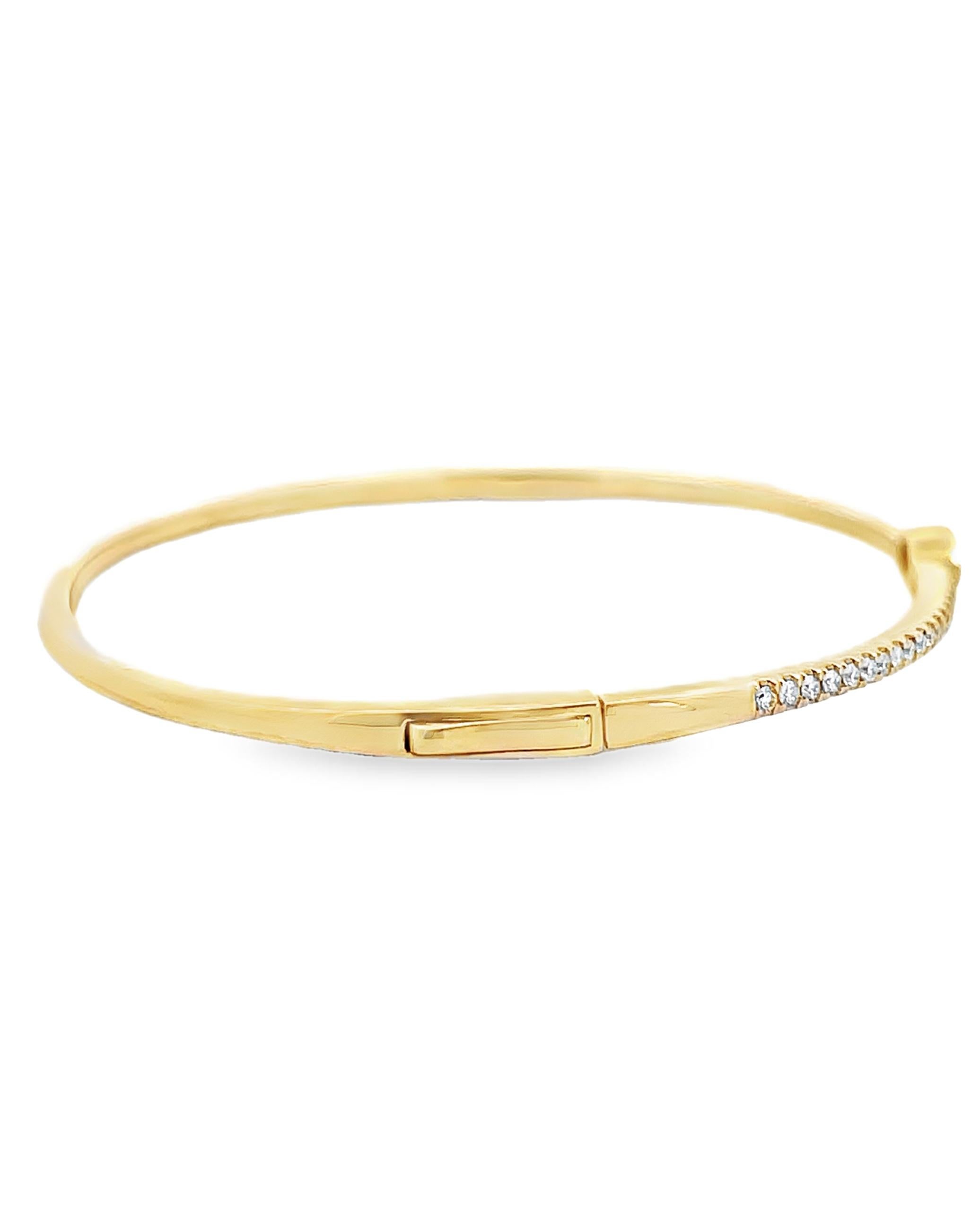 Taille mixte Bracelet jonc en or jaune 14 carats avec diamants marquises au centre en vente