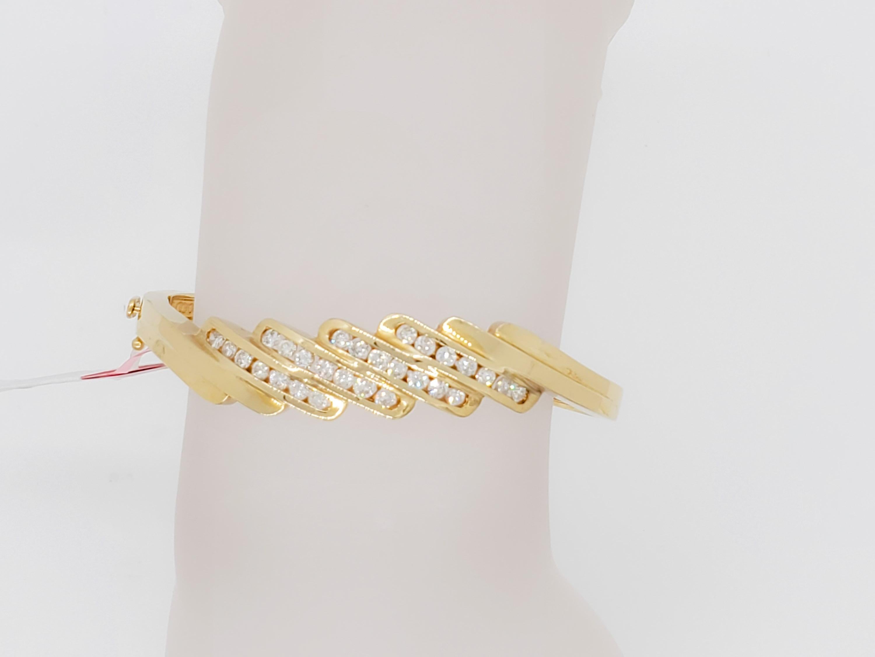 14k Yellow Gold Diamond Bangle In New Condition In Los Angeles, CA